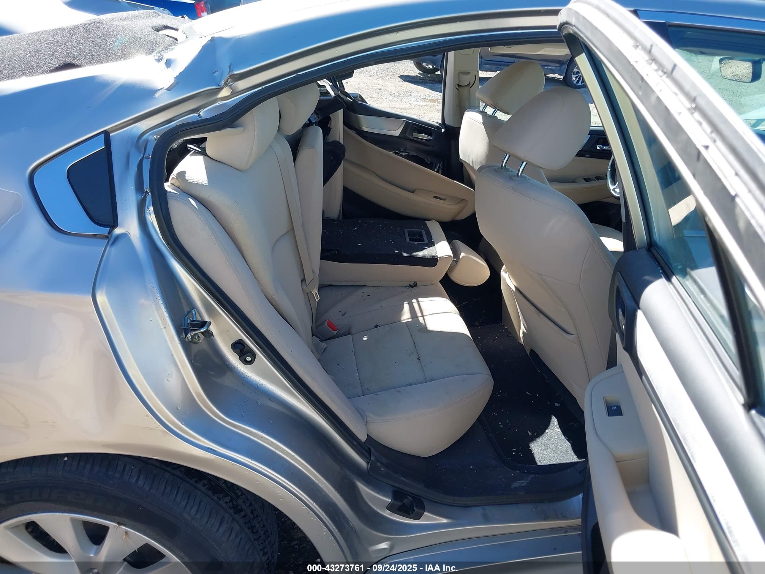 SUBARU LEGACY image 8