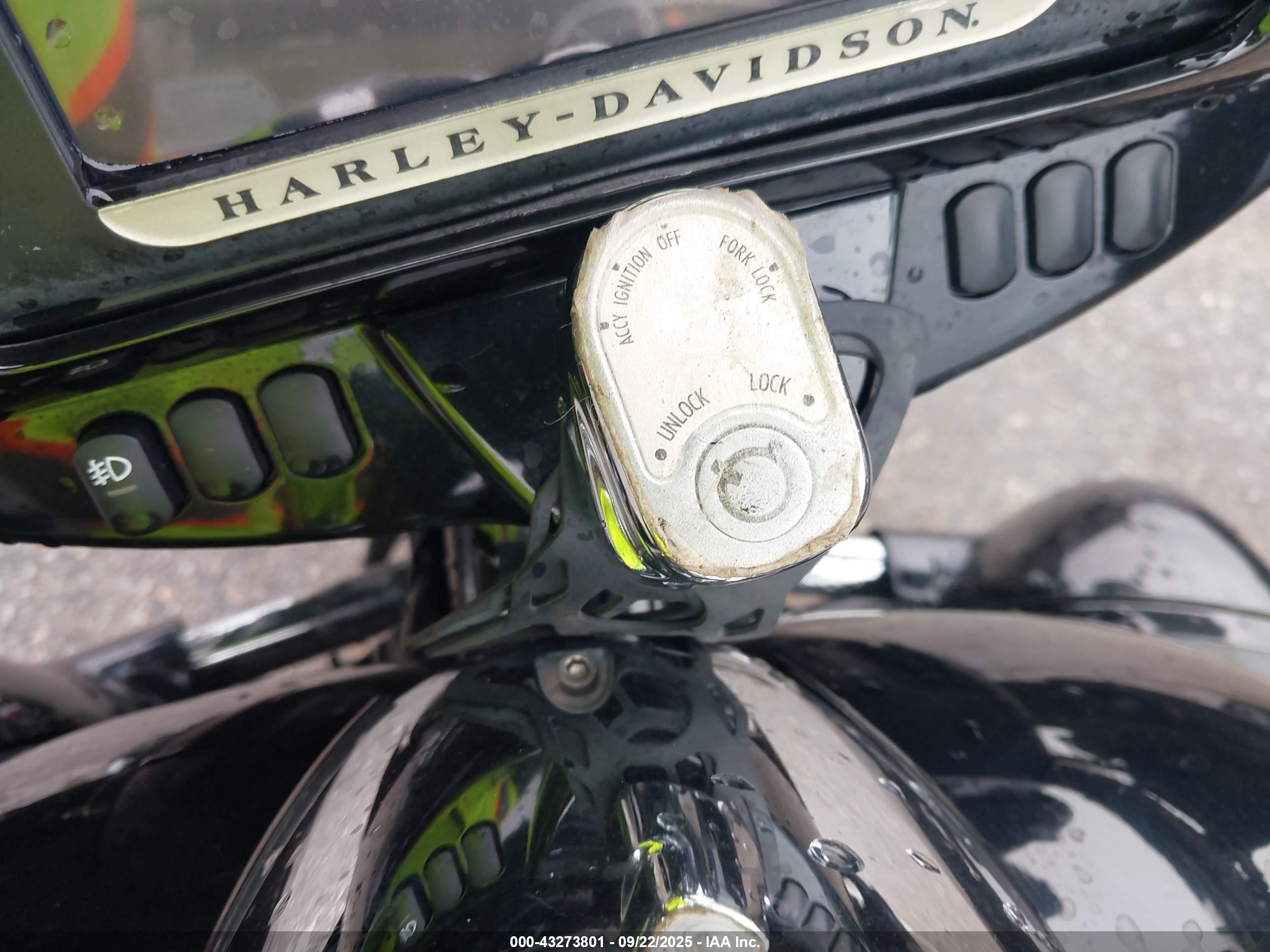 HARLEY-DAVIDSON FLHTK image 11