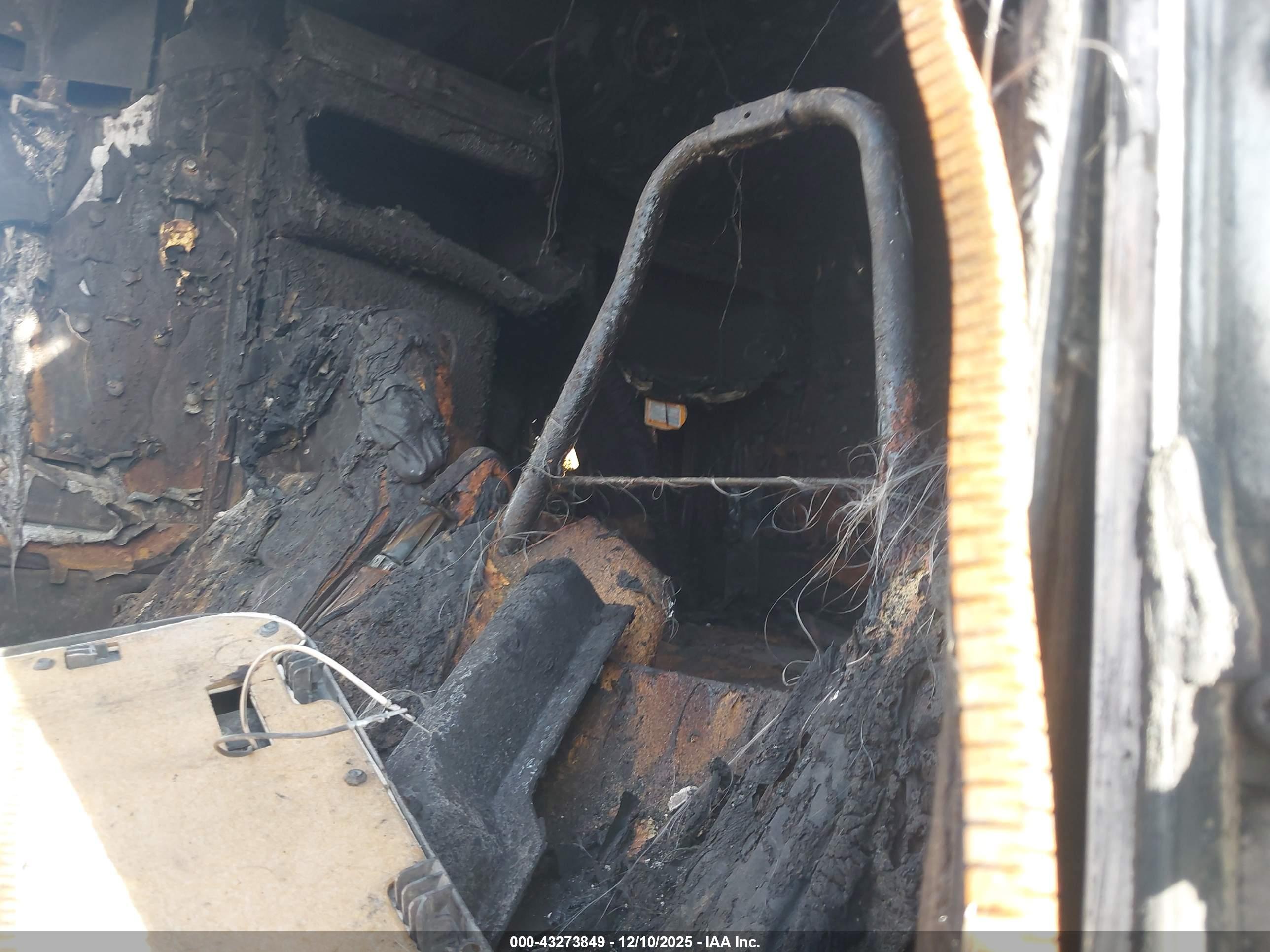 KENWORTH CONSTRUCTION image 7