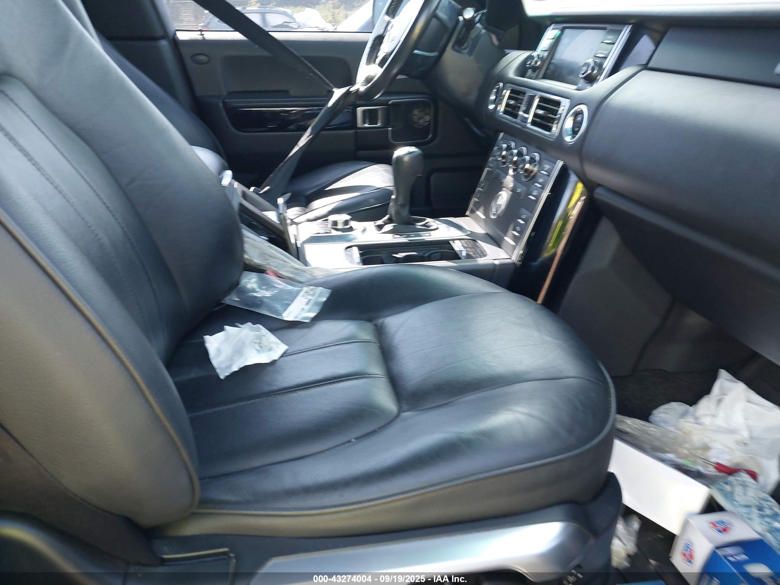 LAND ROVER image 5