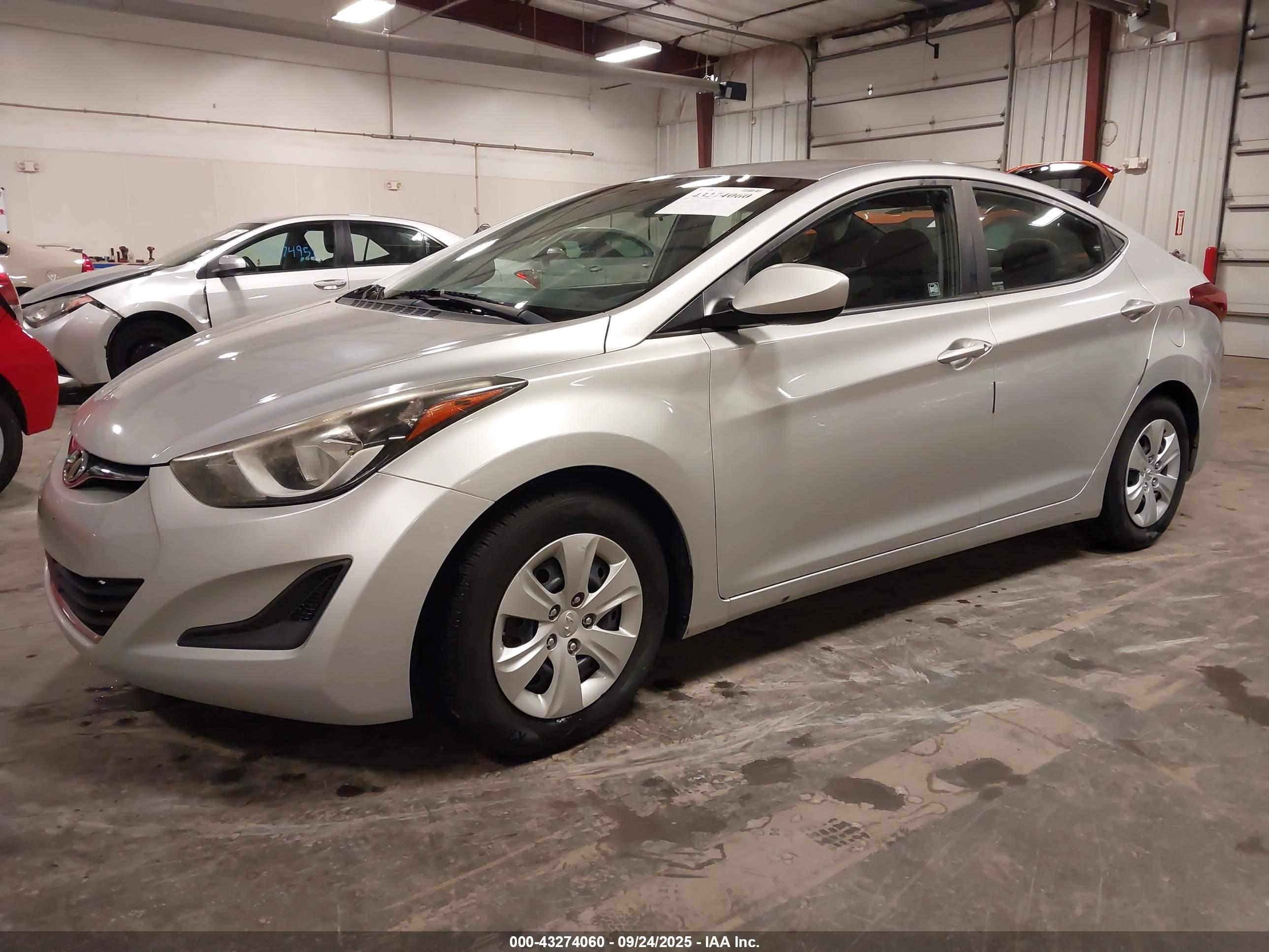 HYUNDAI ELANTRA image 2