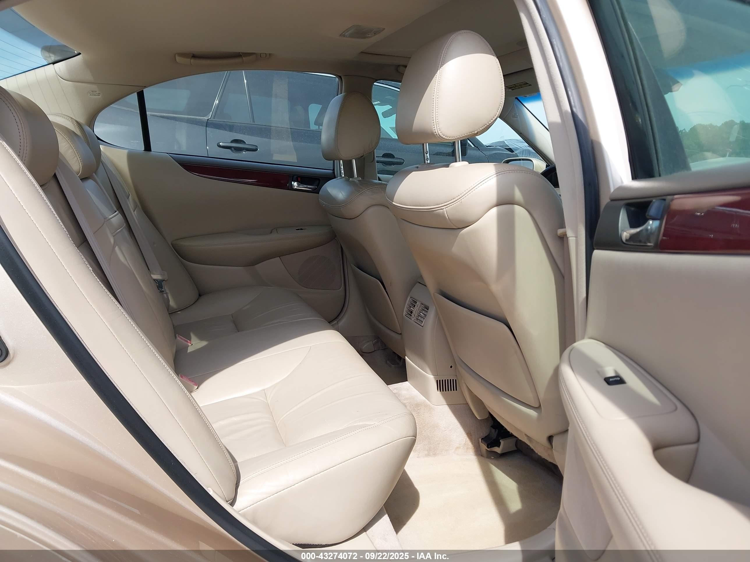 LEXUS ES image 8