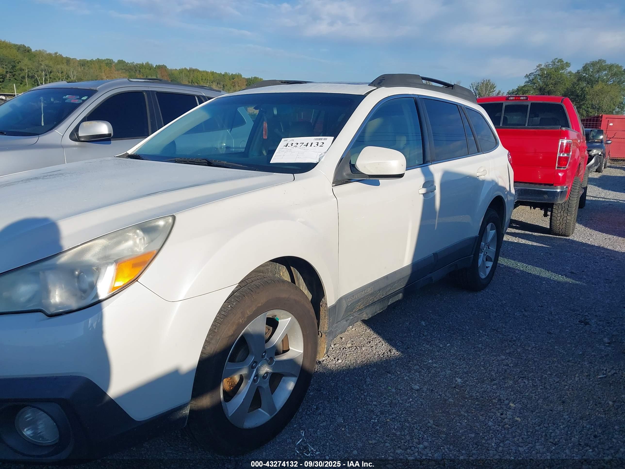 SUBARU OUTBACK image 2