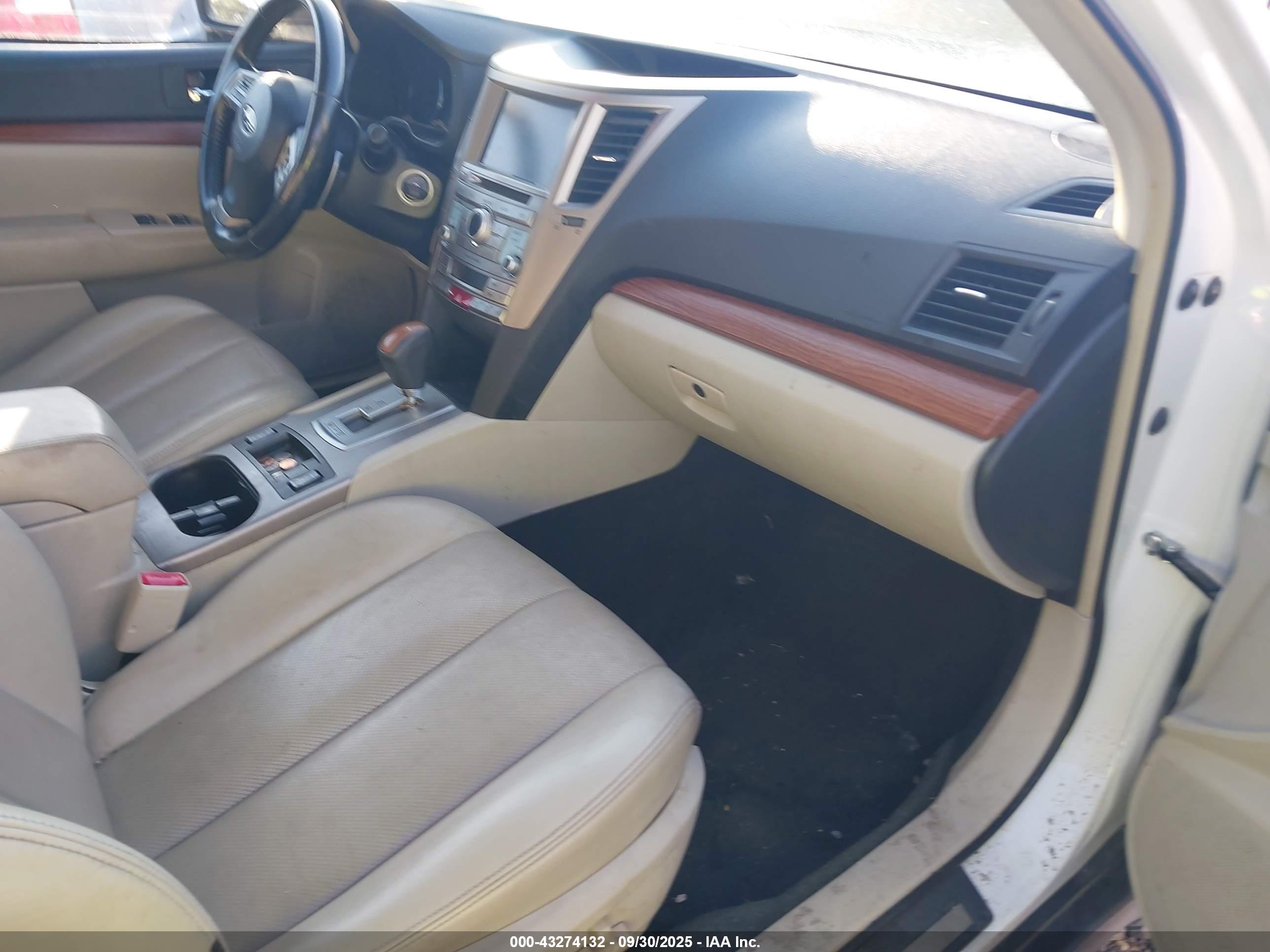 SUBARU OUTBACK image 5
