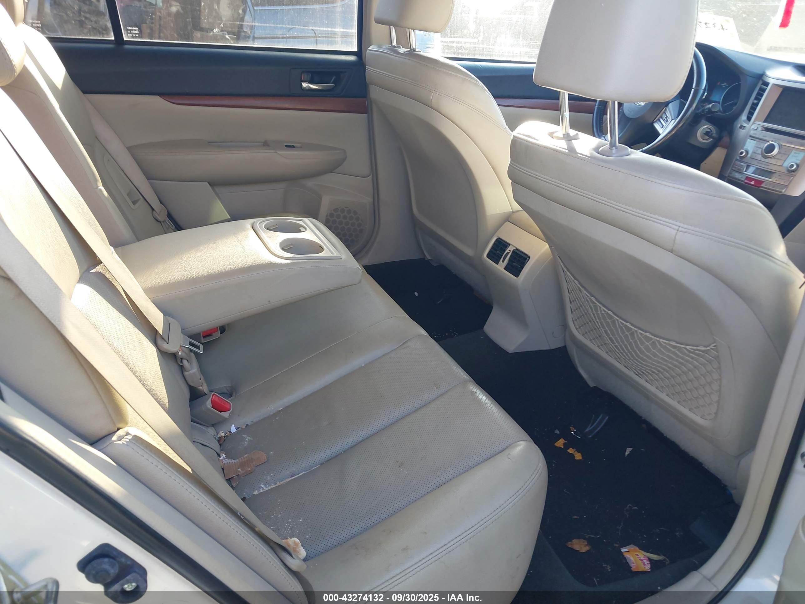 SUBARU OUTBACK image 8