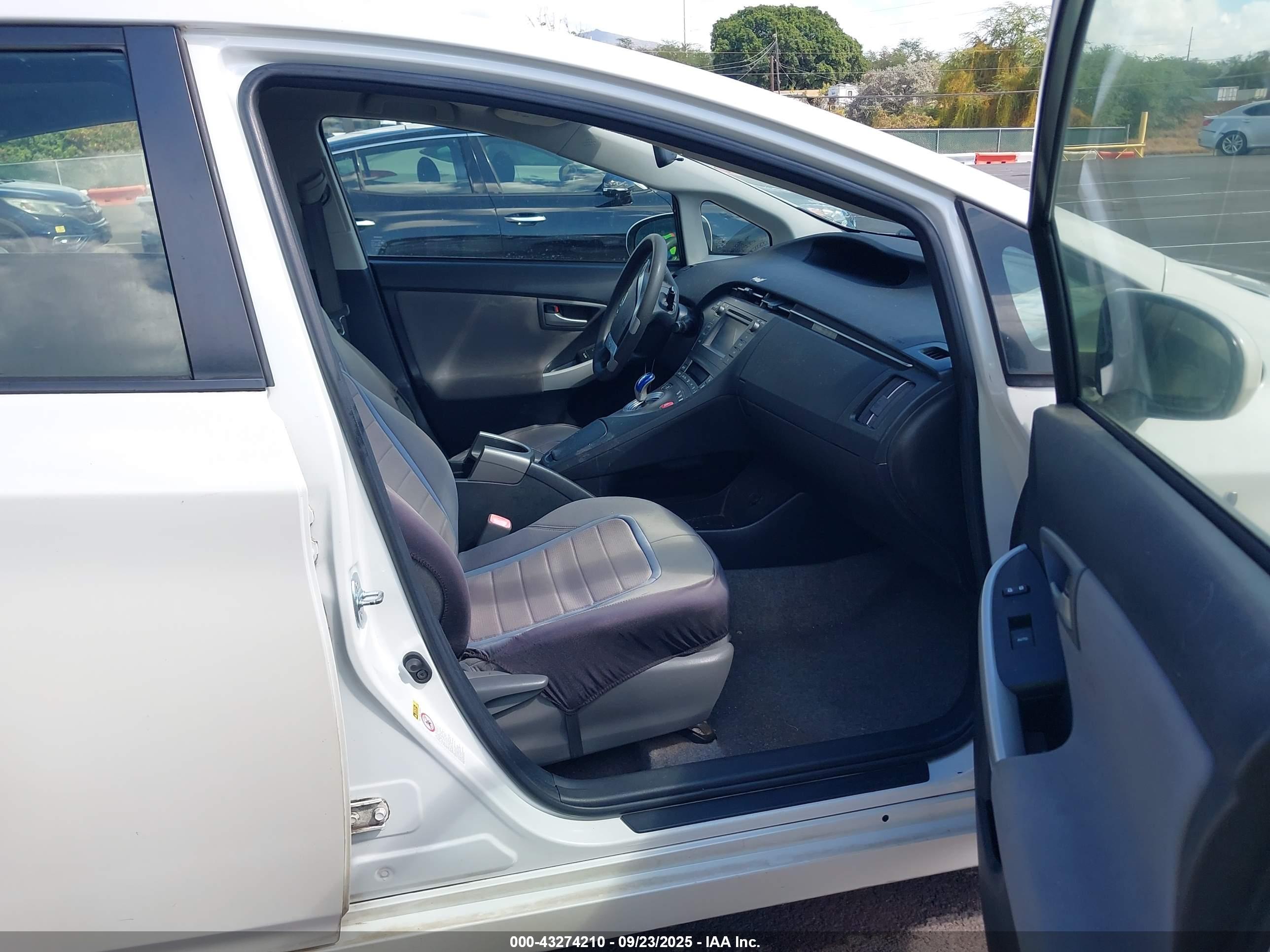 TOYOTA PRIUS image 5