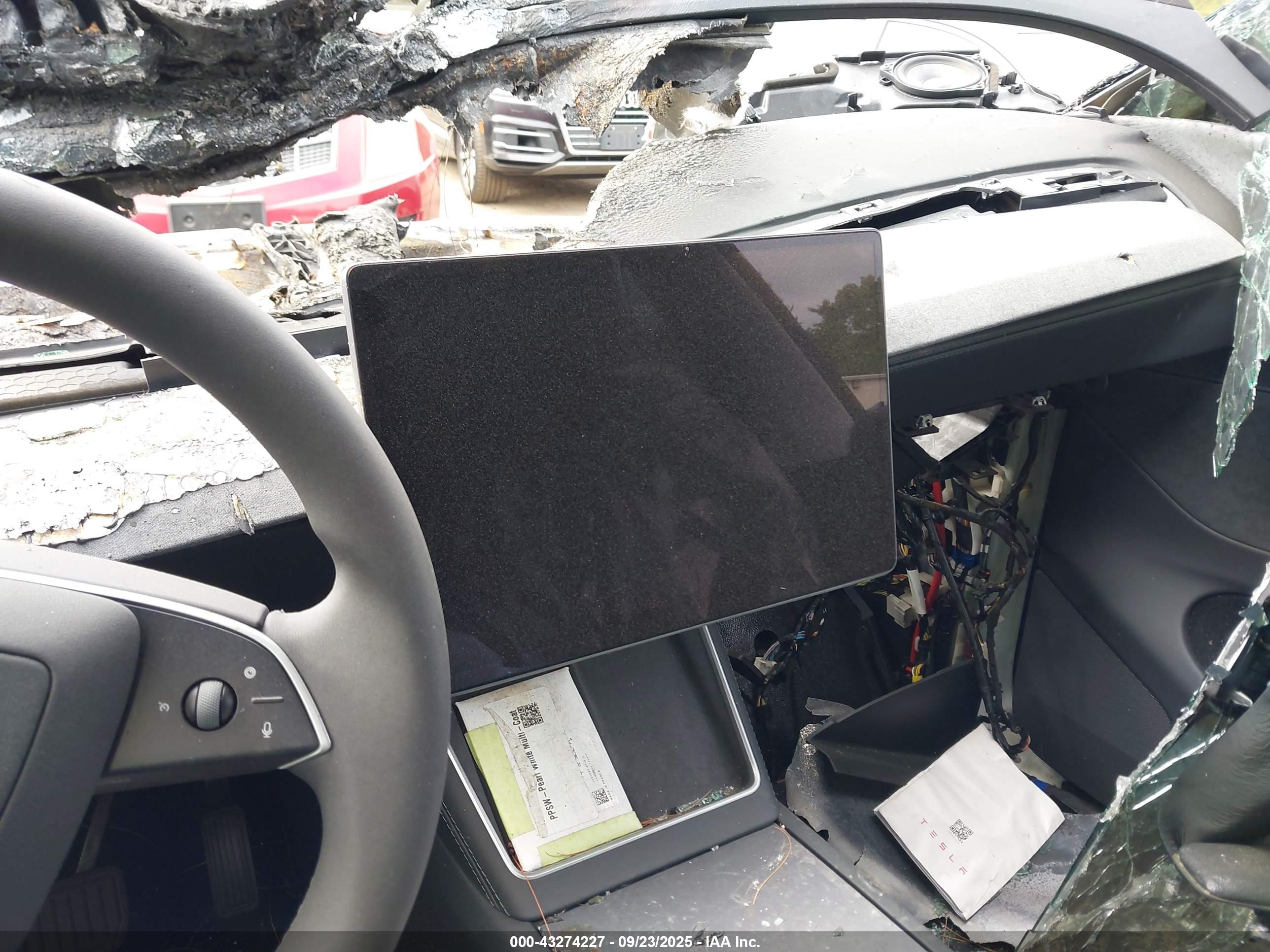 TESLA MODEL image 7