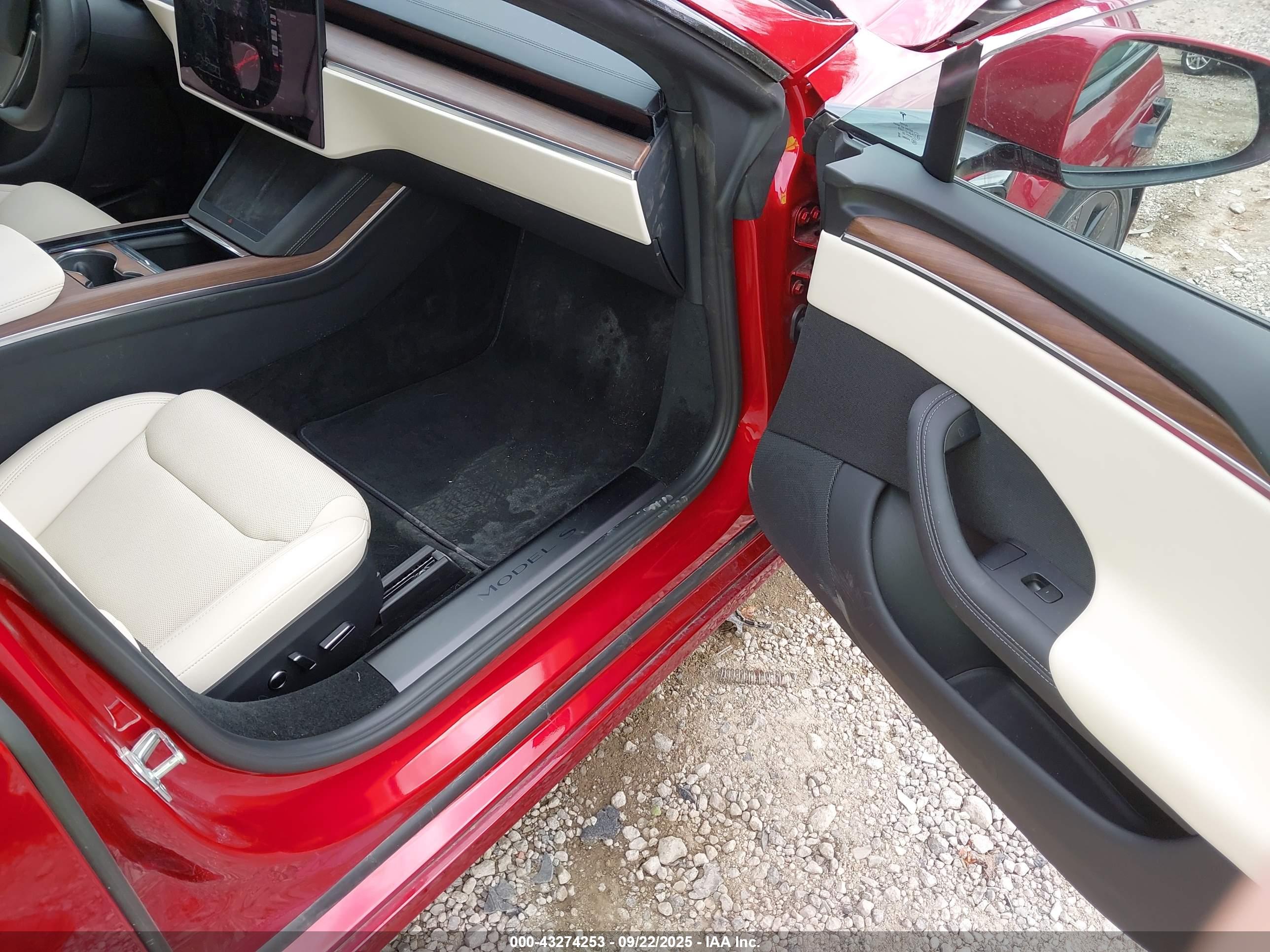 TESLA MODEL image 5