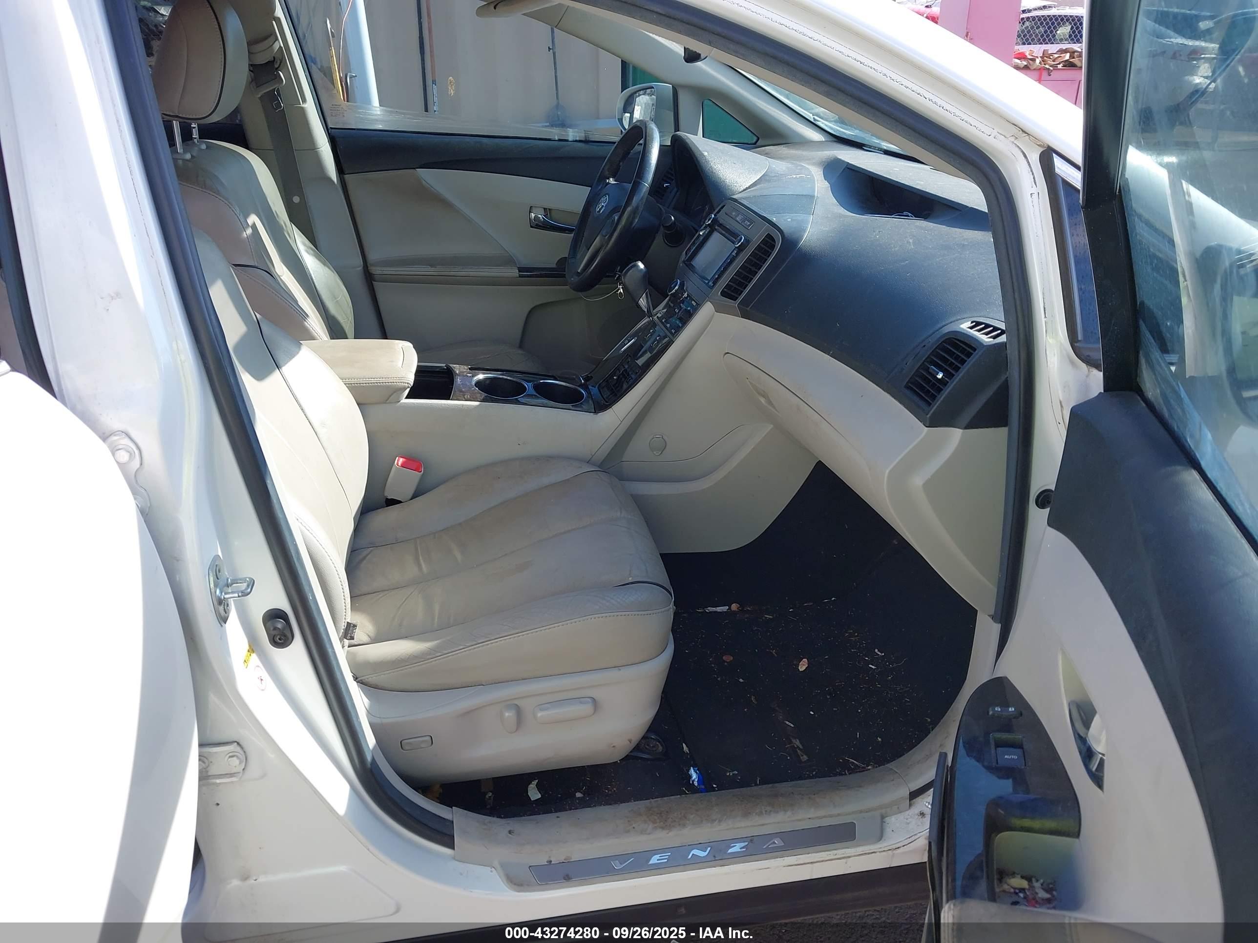 TOYOTA VENZA image 5