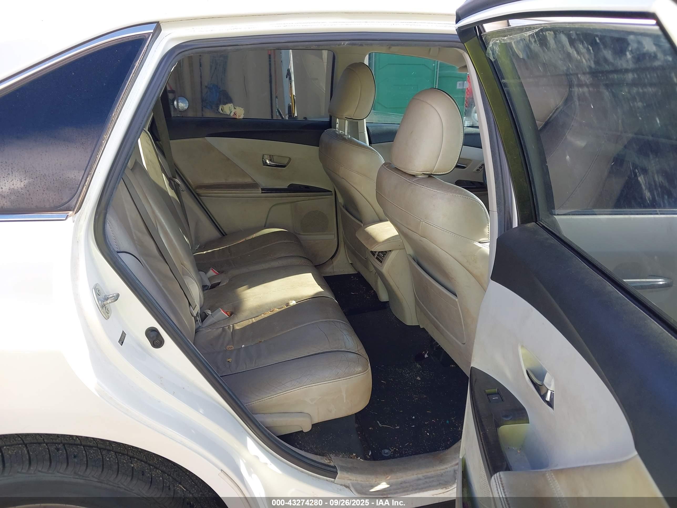 TOYOTA VENZA image 8