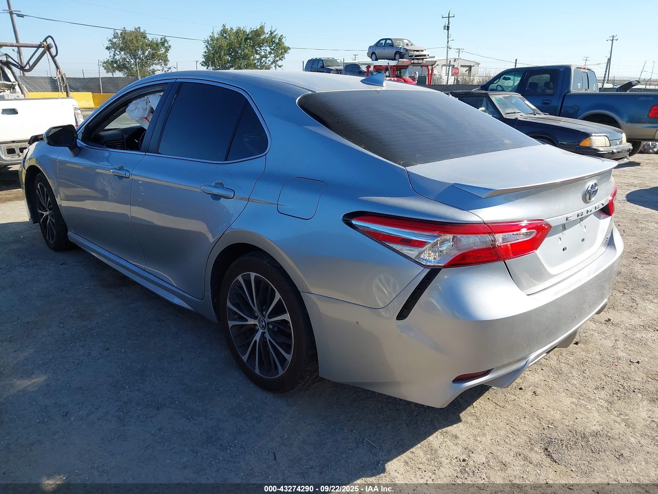 TOYOTA CAMRY image 3