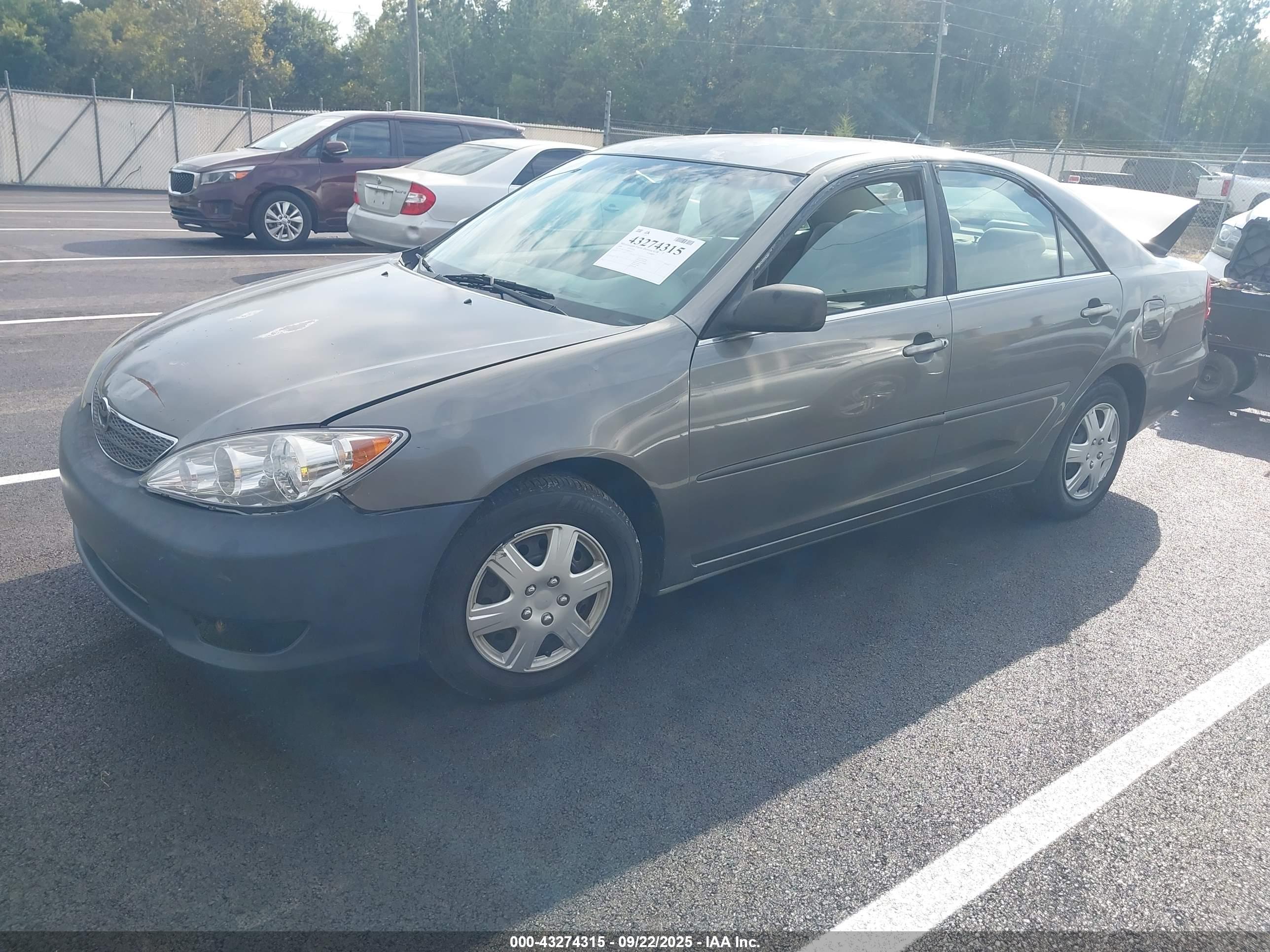 TOYOTA CAMRY image 2