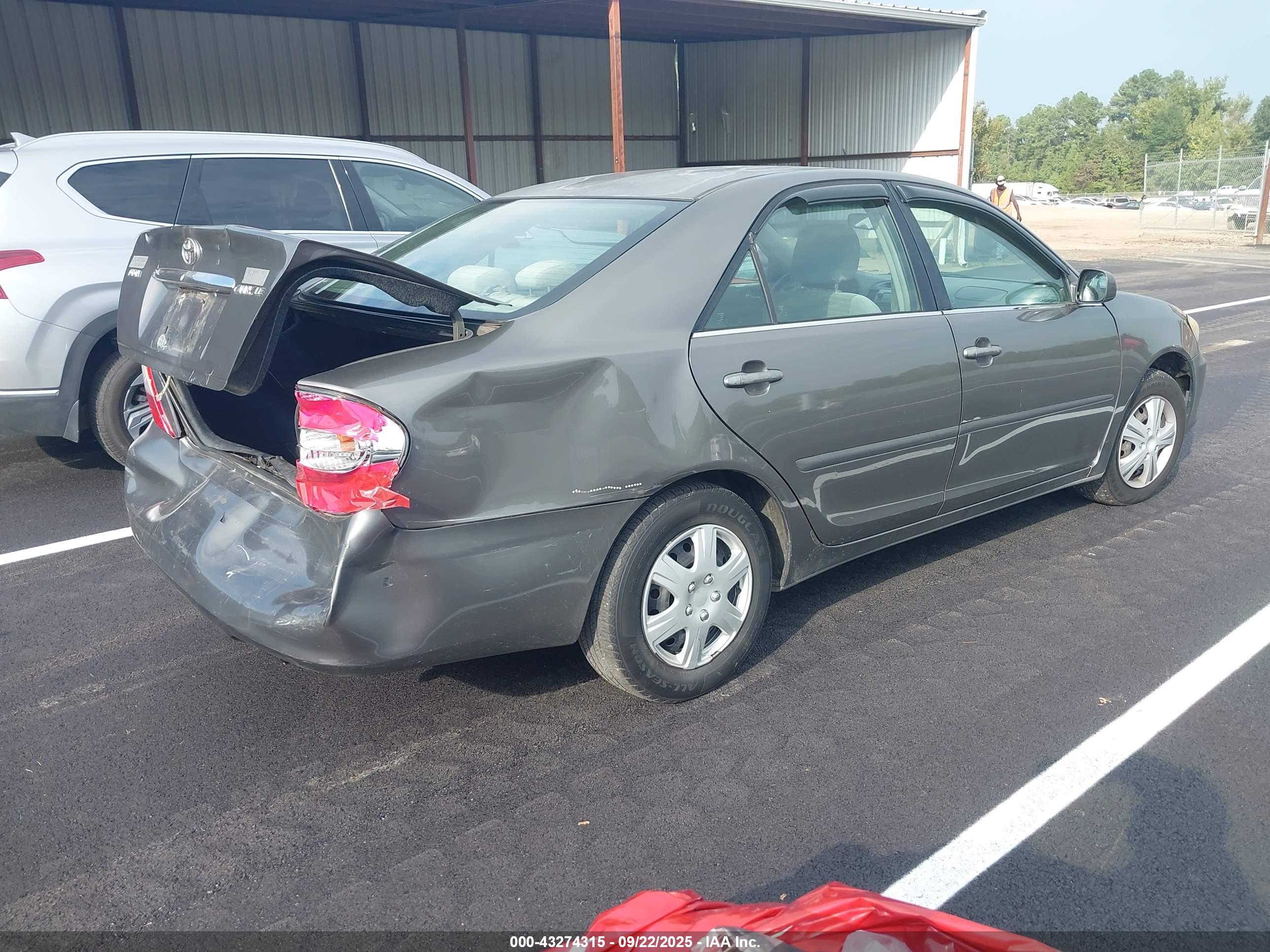 TOYOTA CAMRY image 4