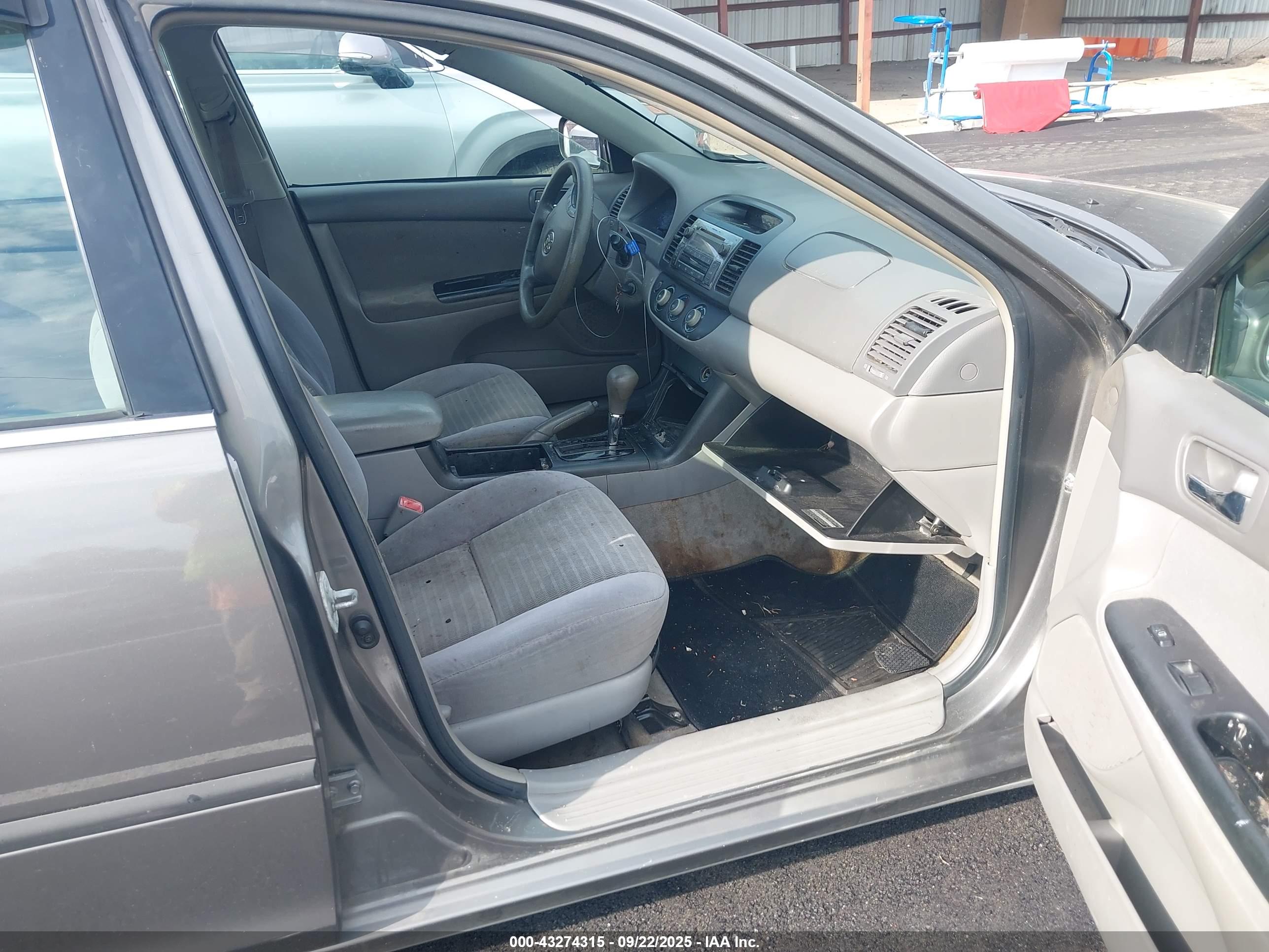 TOYOTA CAMRY image 5