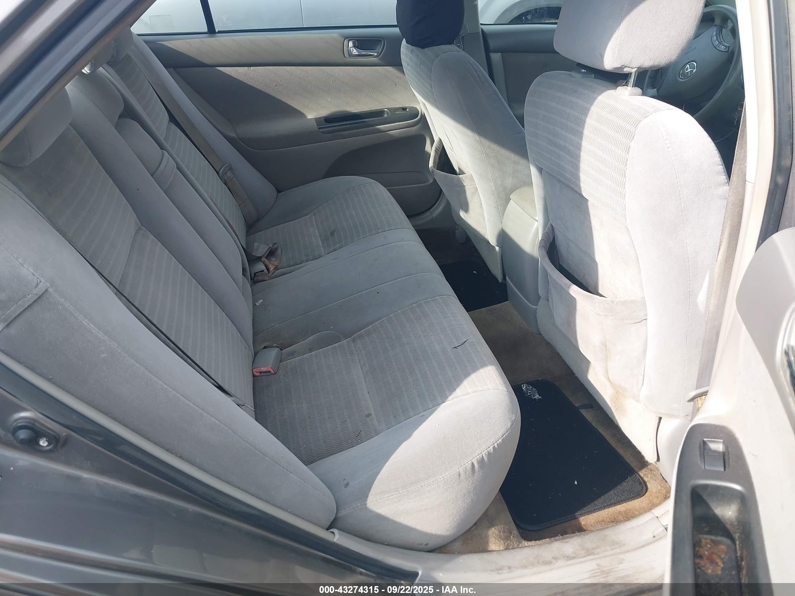 TOYOTA CAMRY image 8