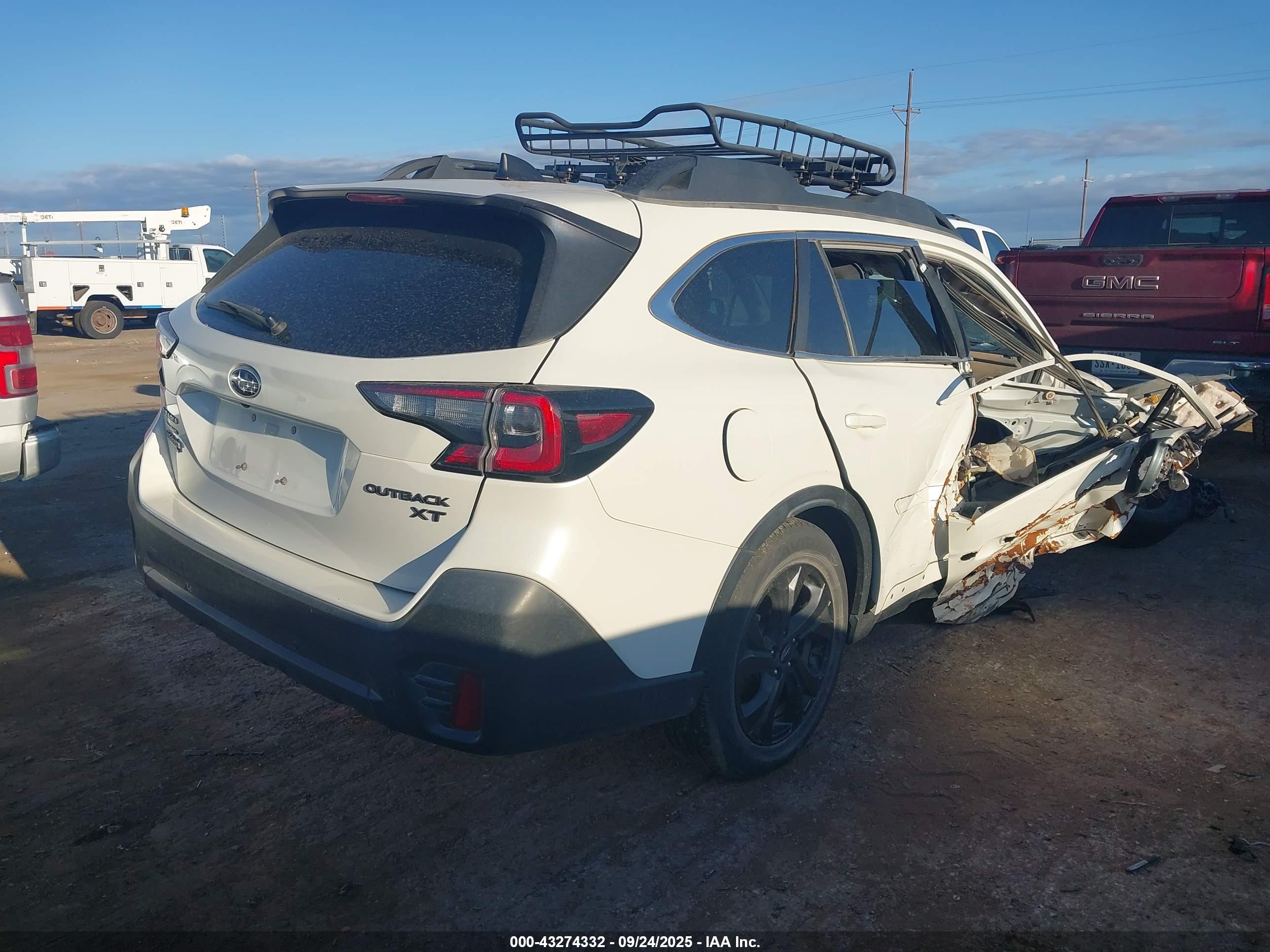SUBARU OUTBACK image 4