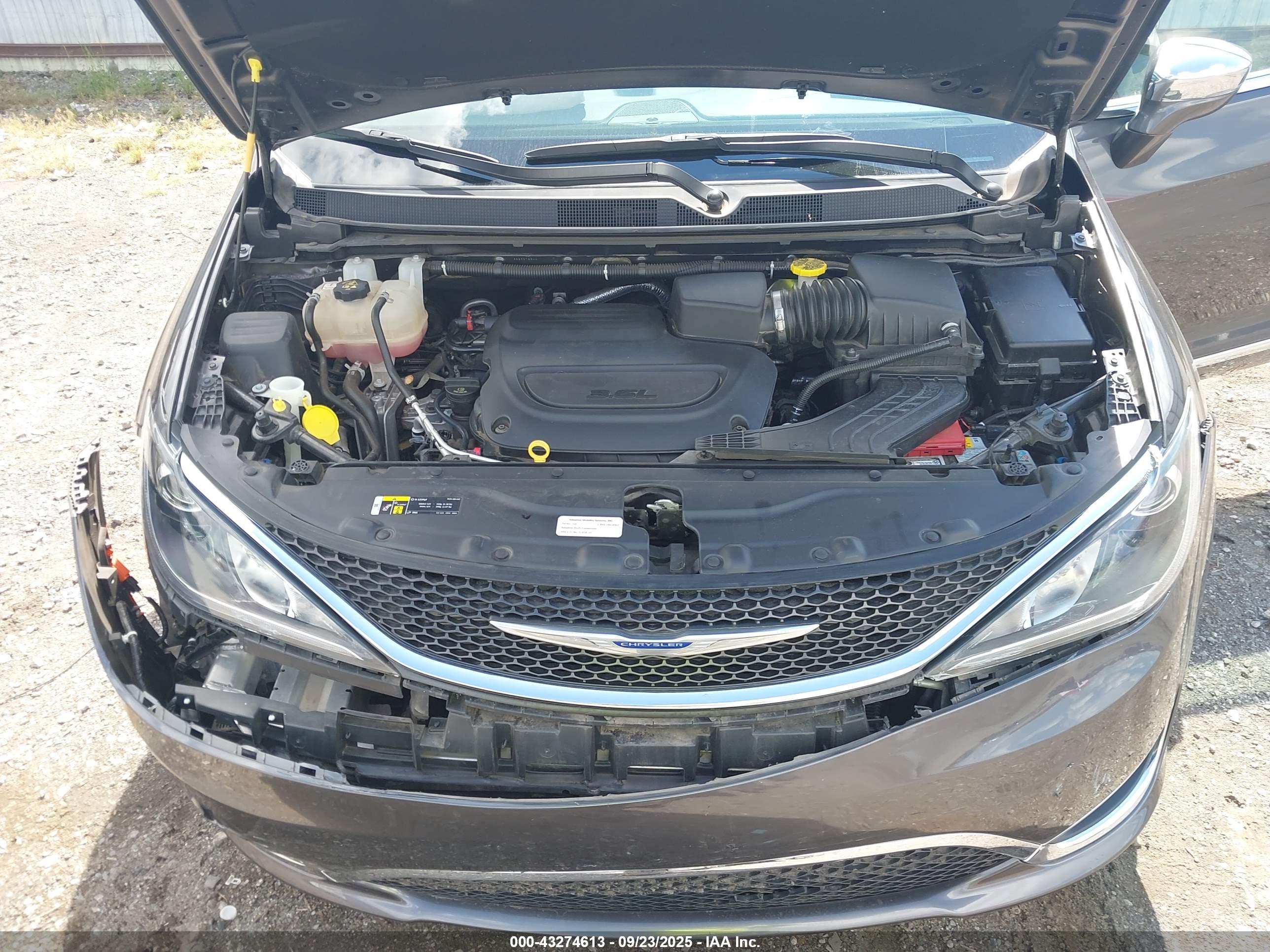 CHRYSLER PACIFICA image 10
