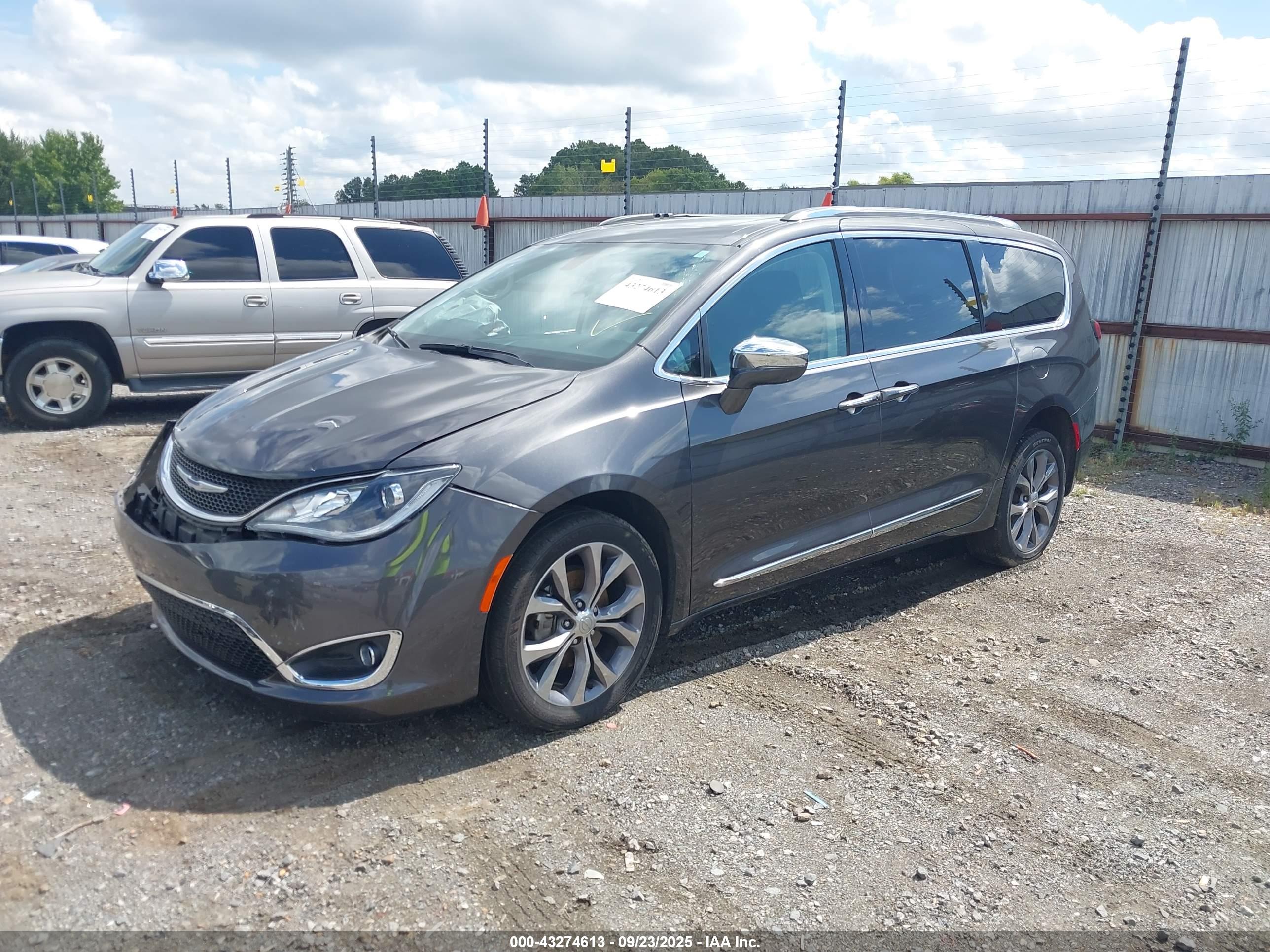 CHRYSLER PACIFICA image 2
