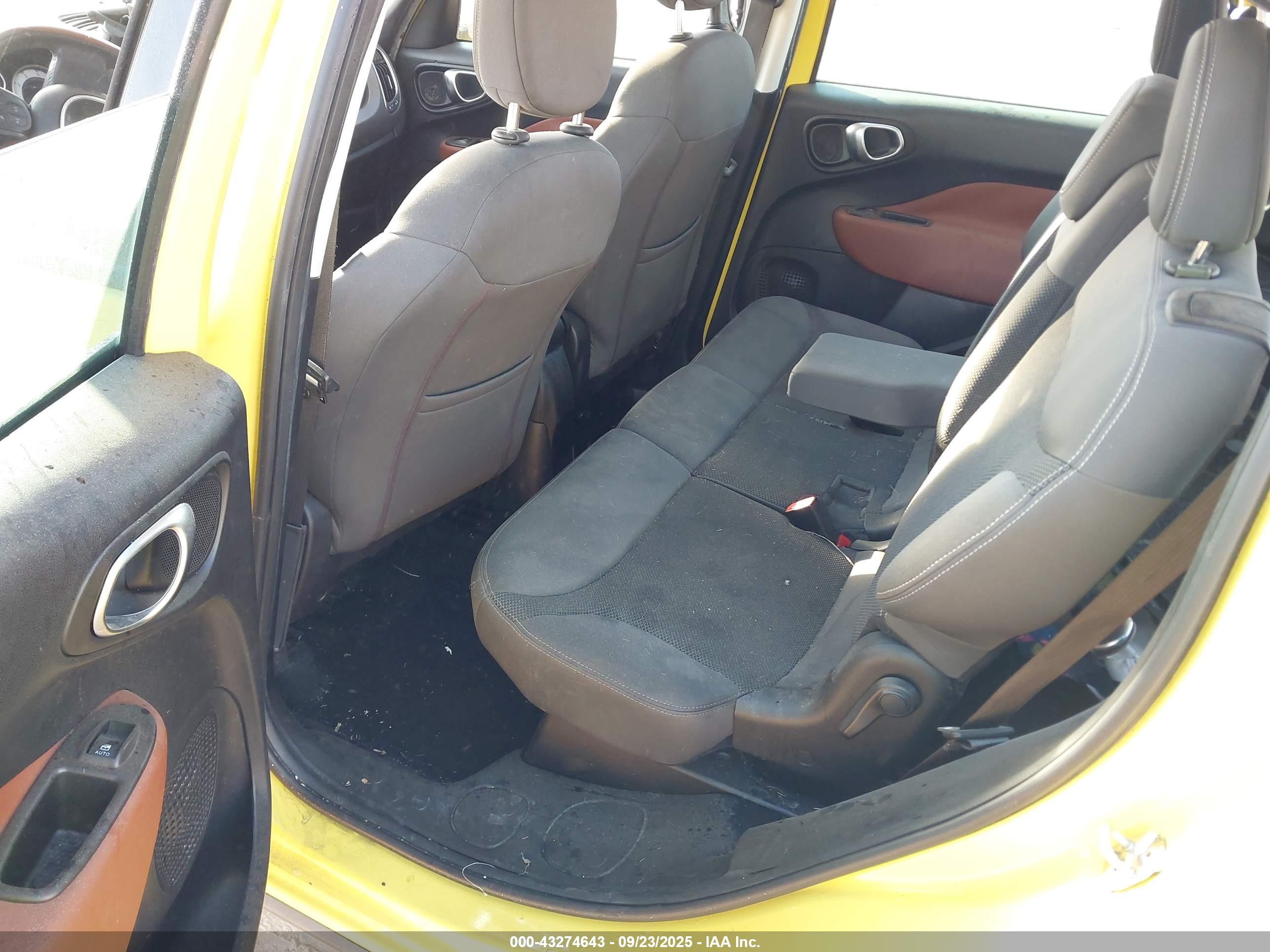 FIAT 500L image 8