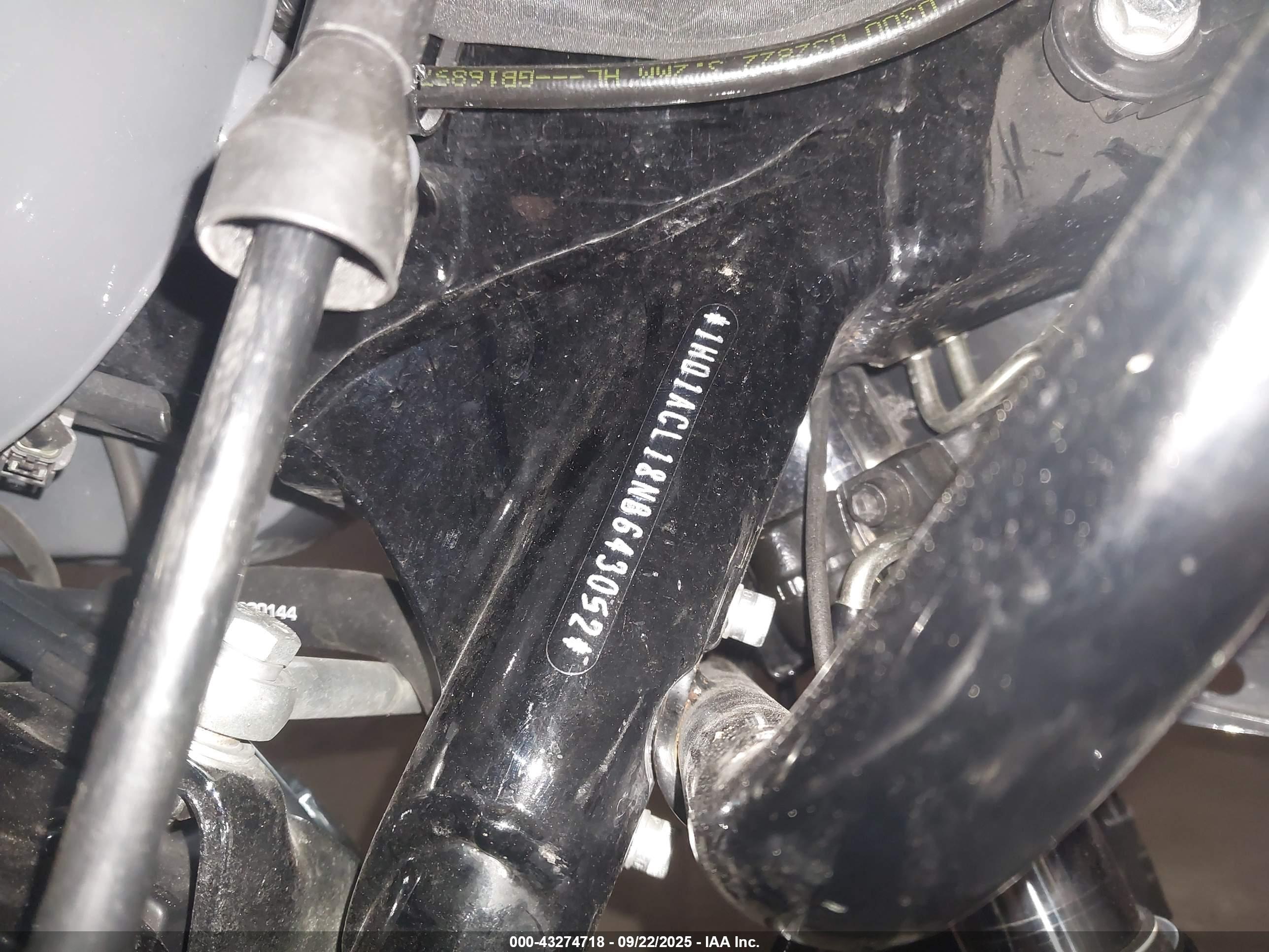 HARLEY-DAVIDSON FLTRXST image 10