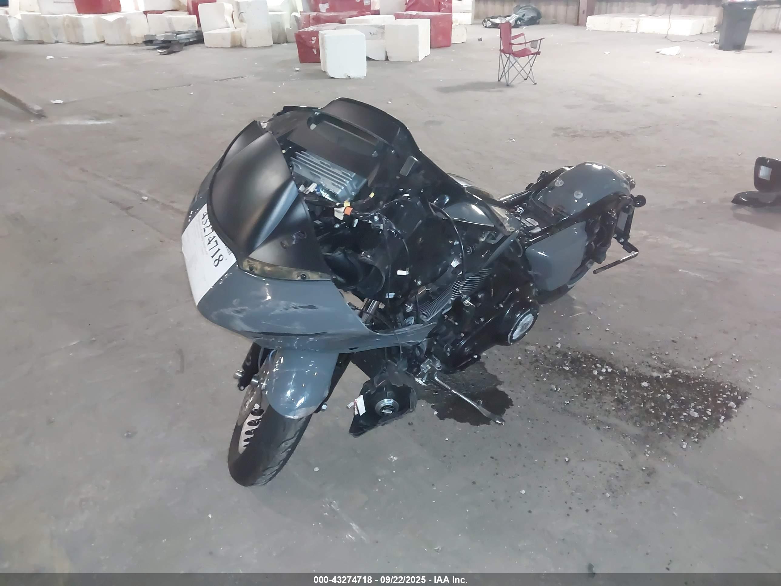 HARLEY-DAVIDSON FLTRXST image 2