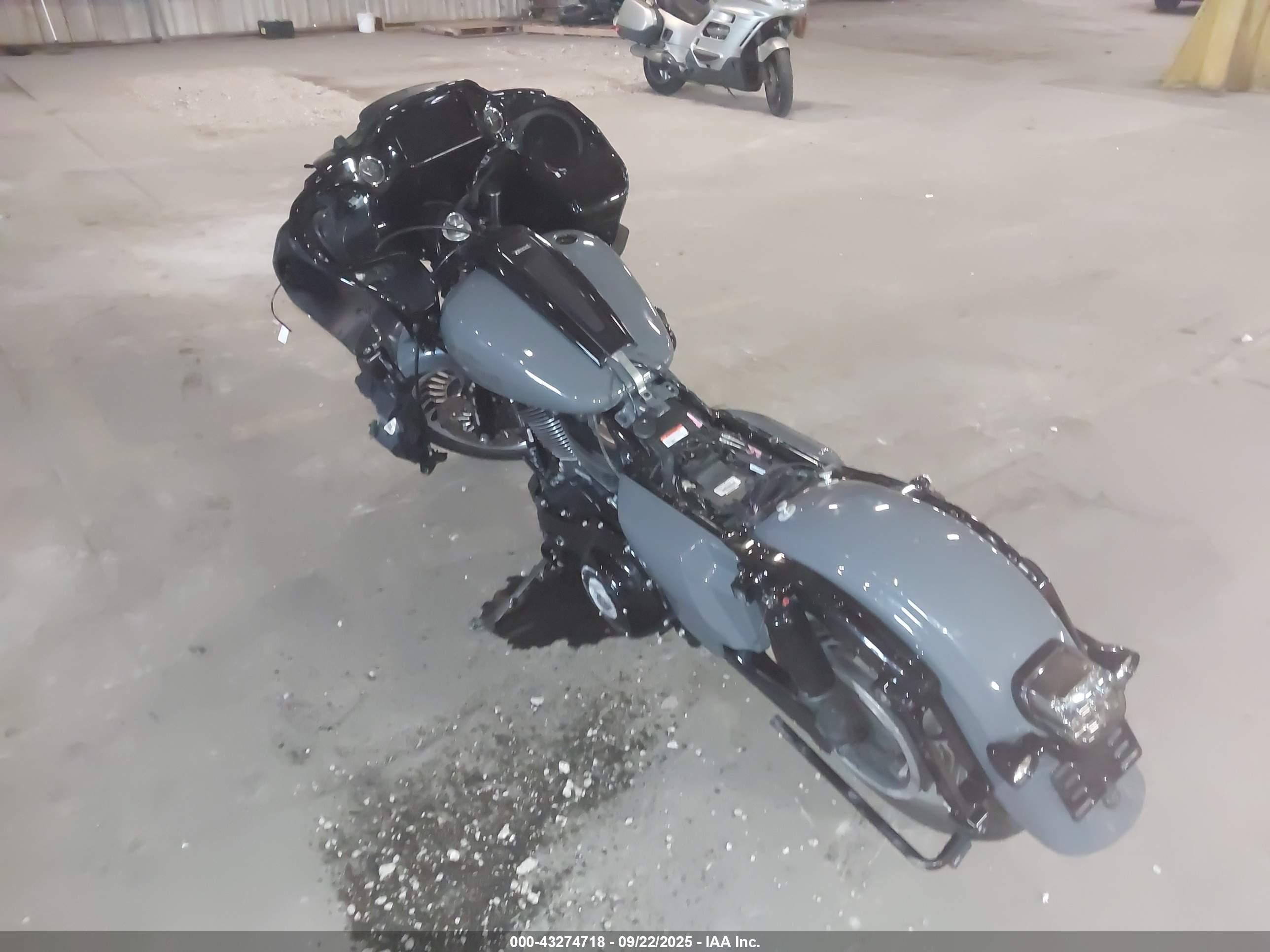HARLEY-DAVIDSON FLTRXST image 3