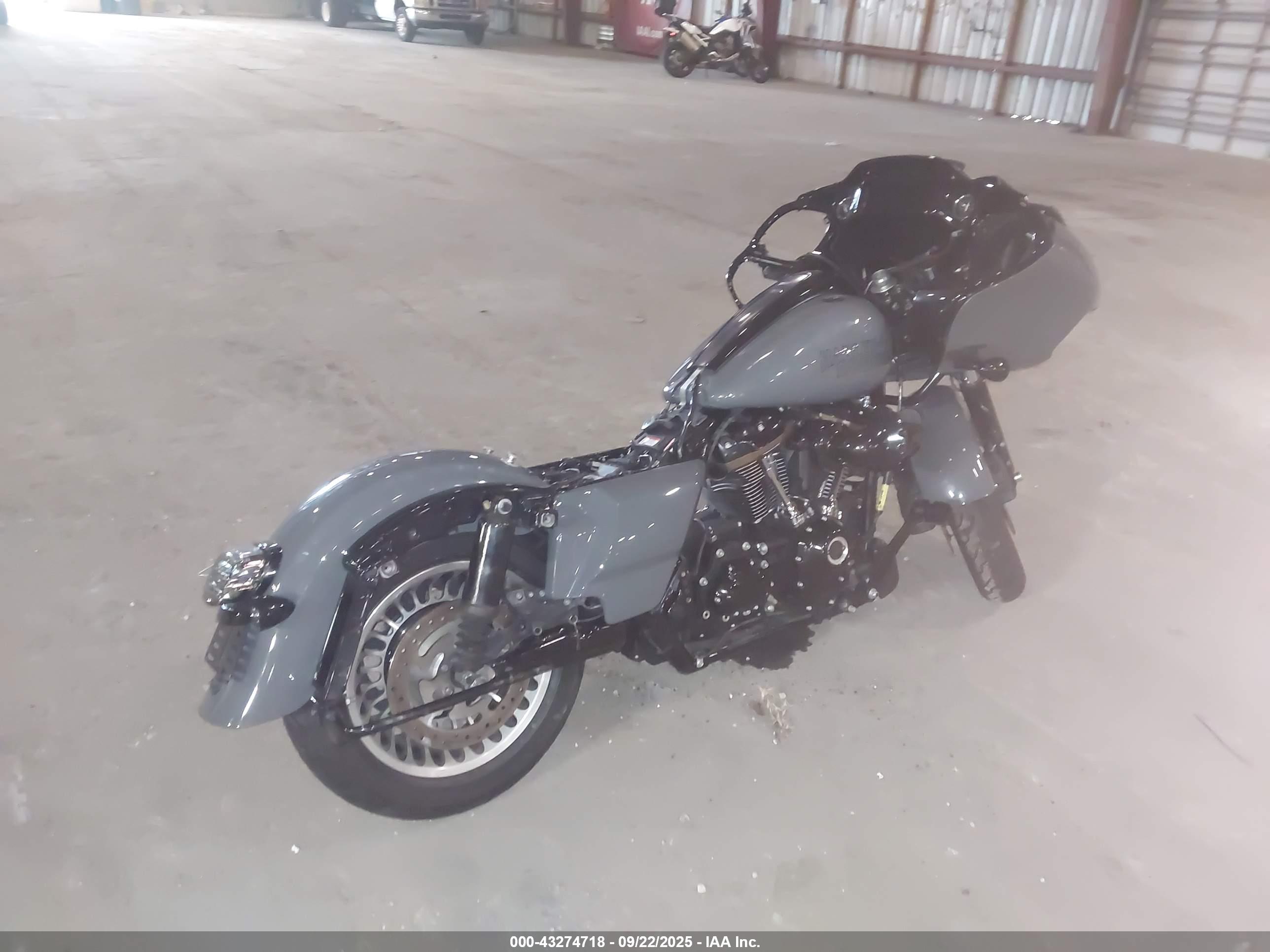 HARLEY-DAVIDSON FLTRXST image 4