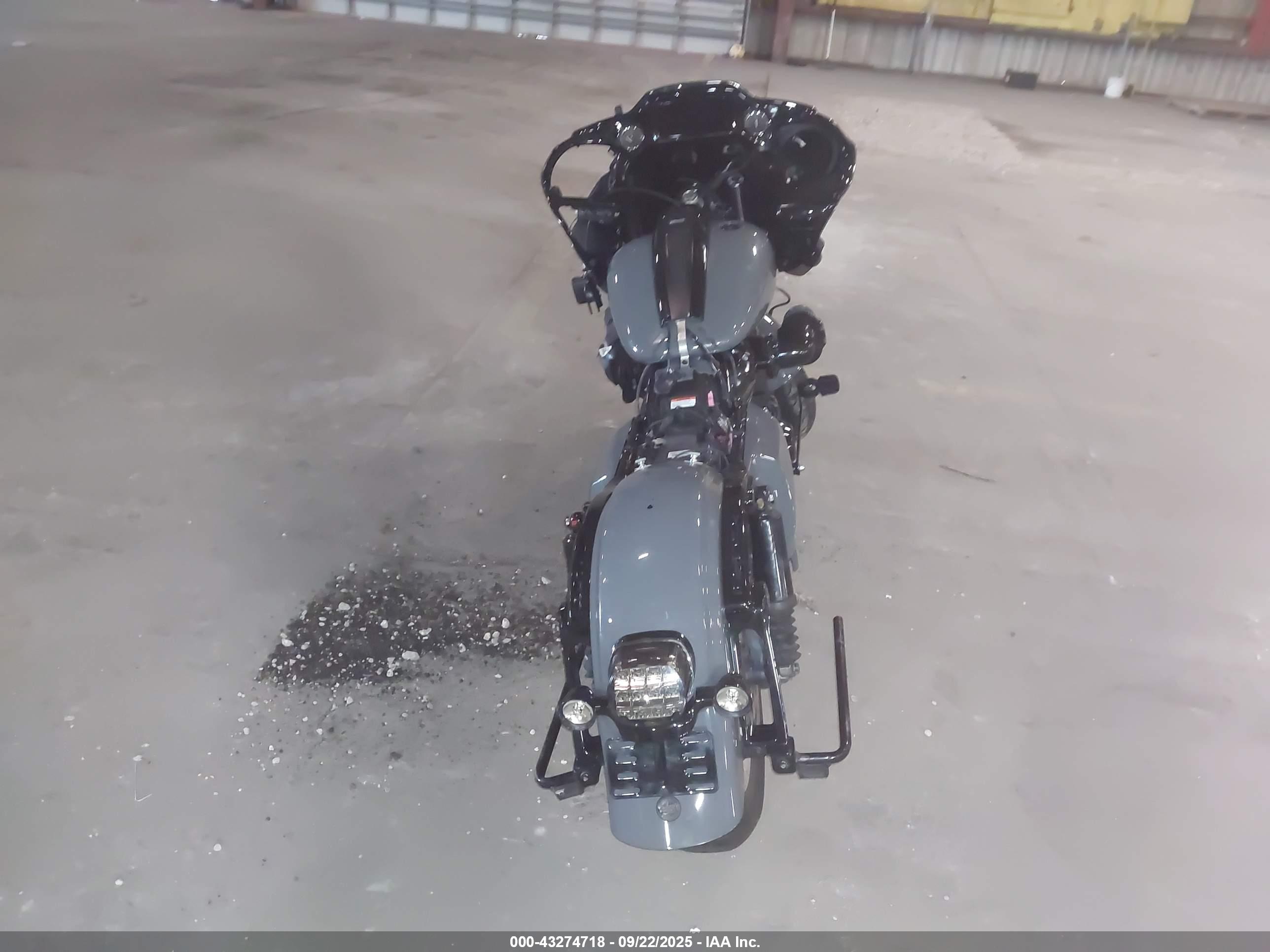HARLEY-DAVIDSON FLTRXST image 6