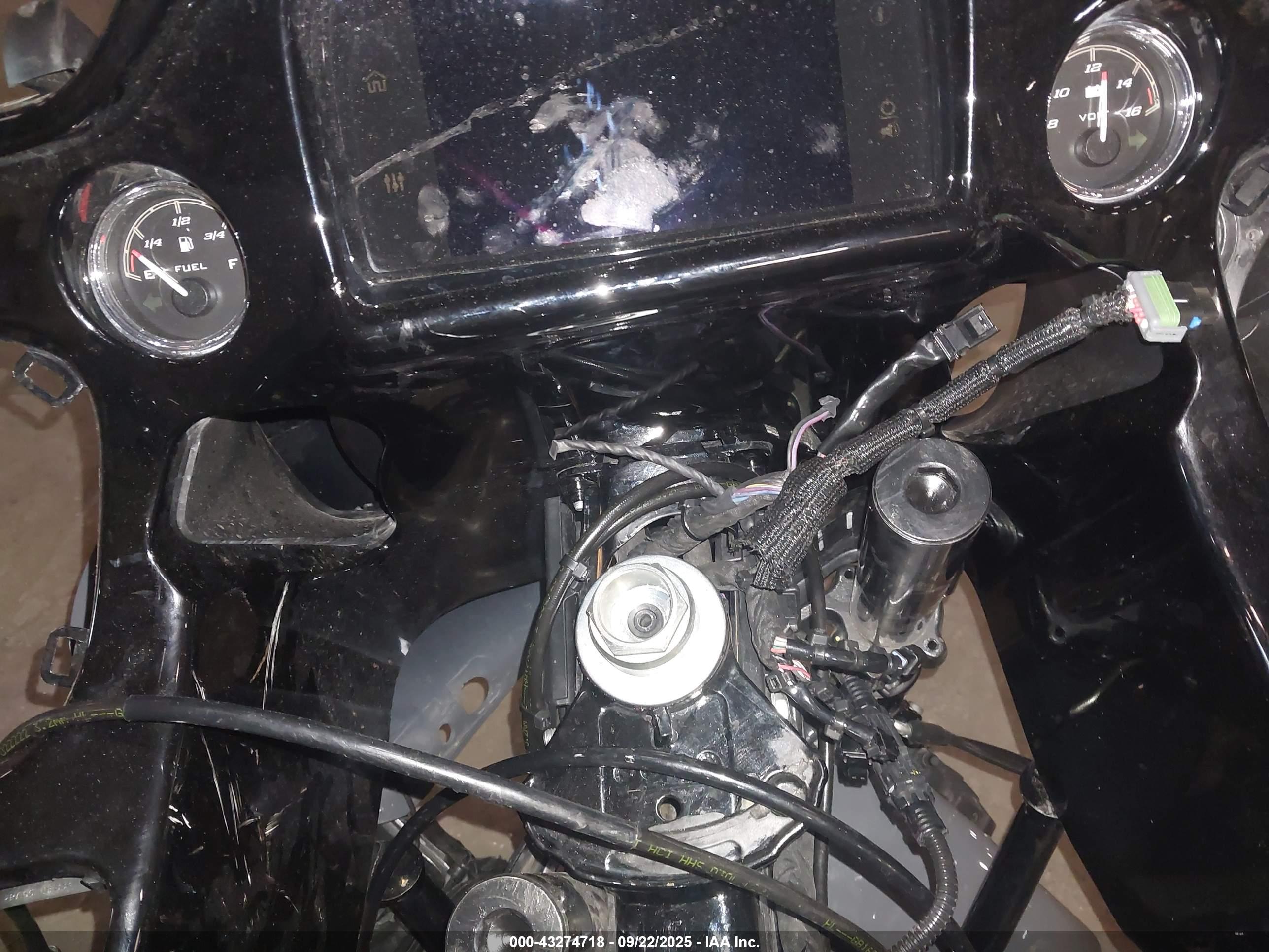 HARLEY-DAVIDSON FLTRXST image 7