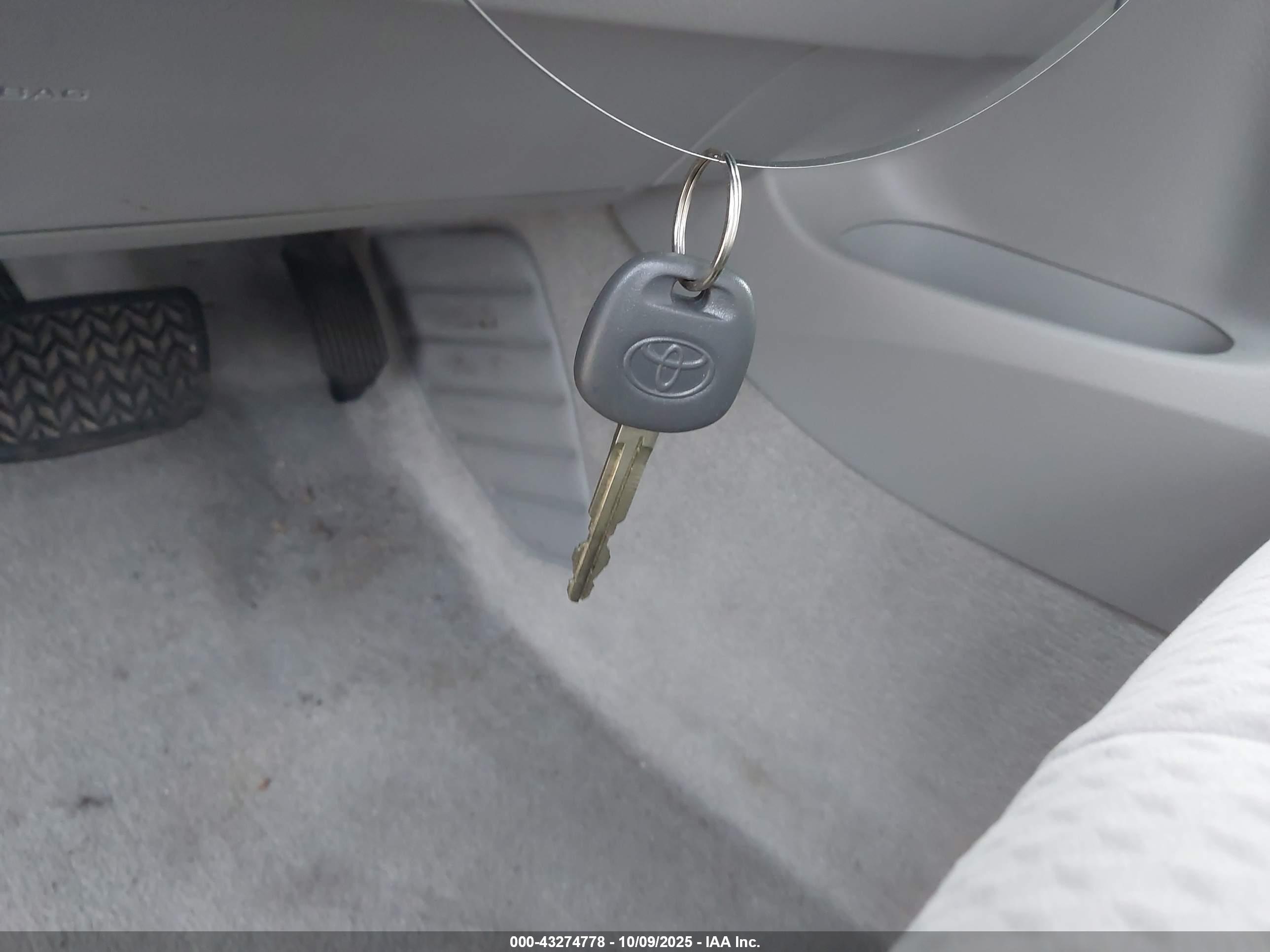 TOYOTA CAMRY image 11