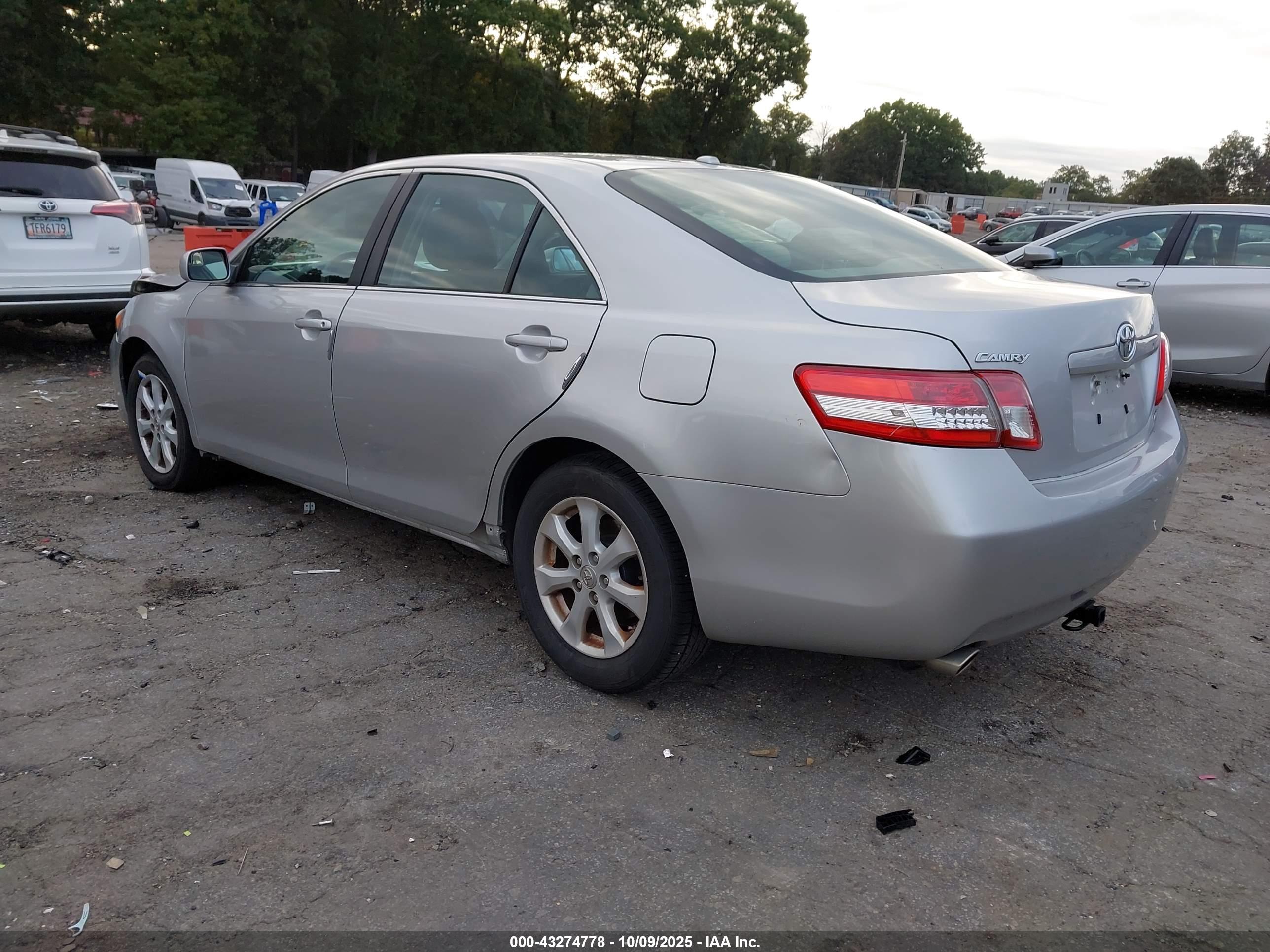 TOYOTA CAMRY image 3