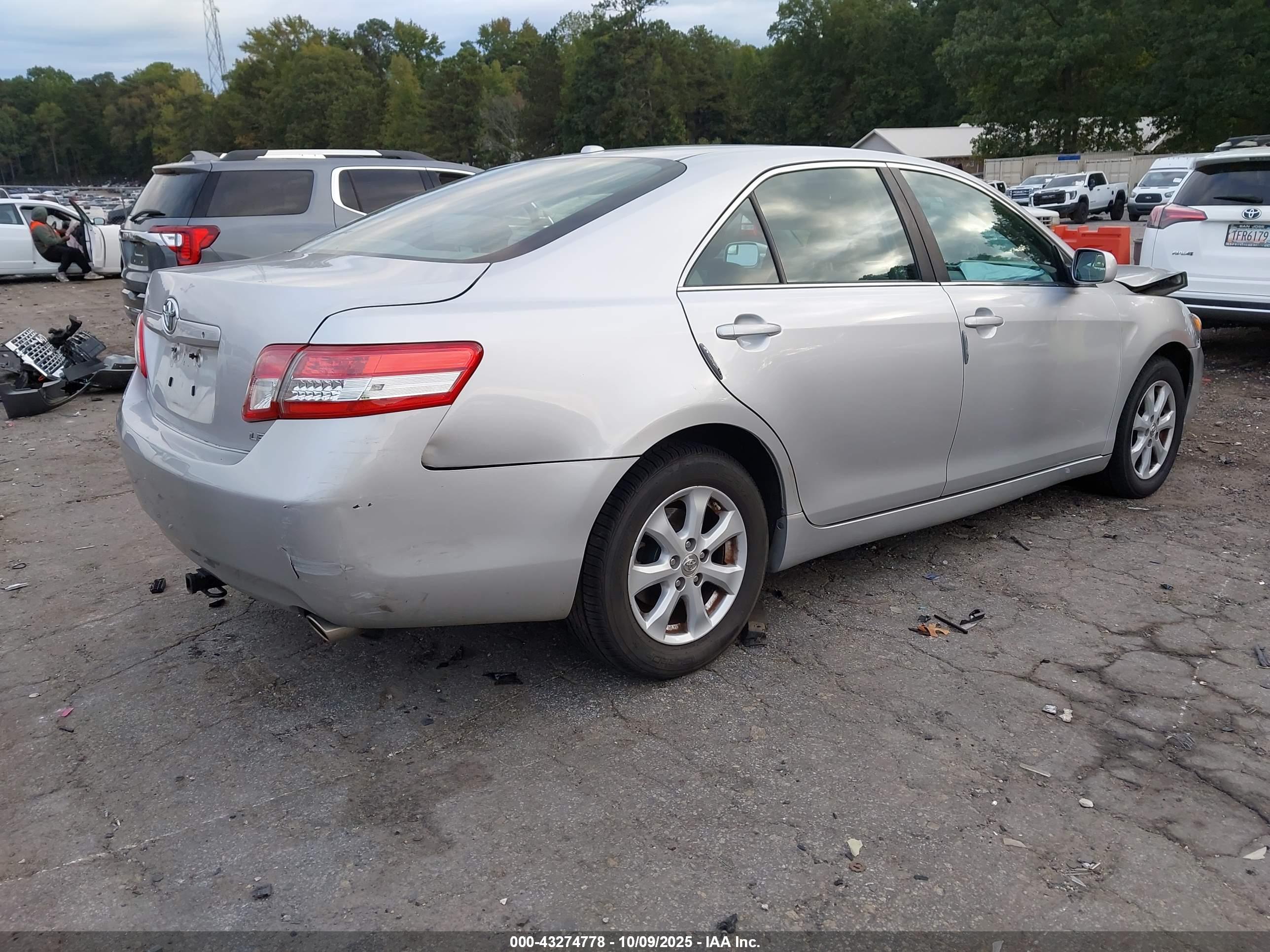 TOYOTA CAMRY image 4