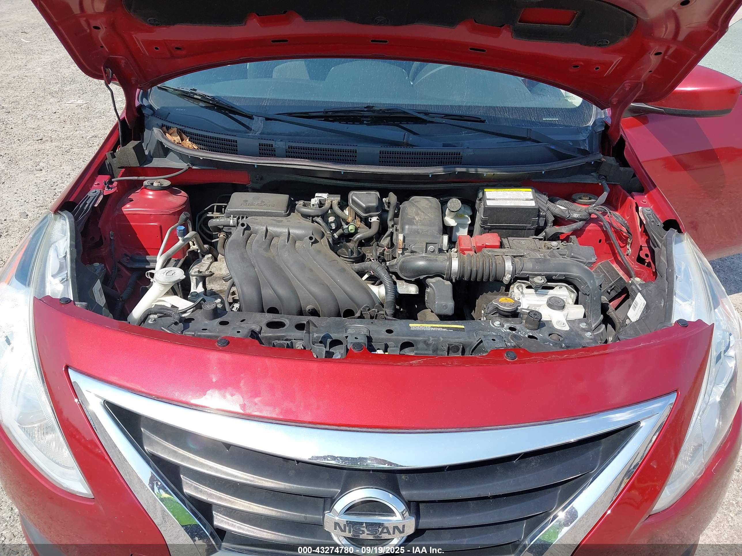NISSAN VERSA image 10