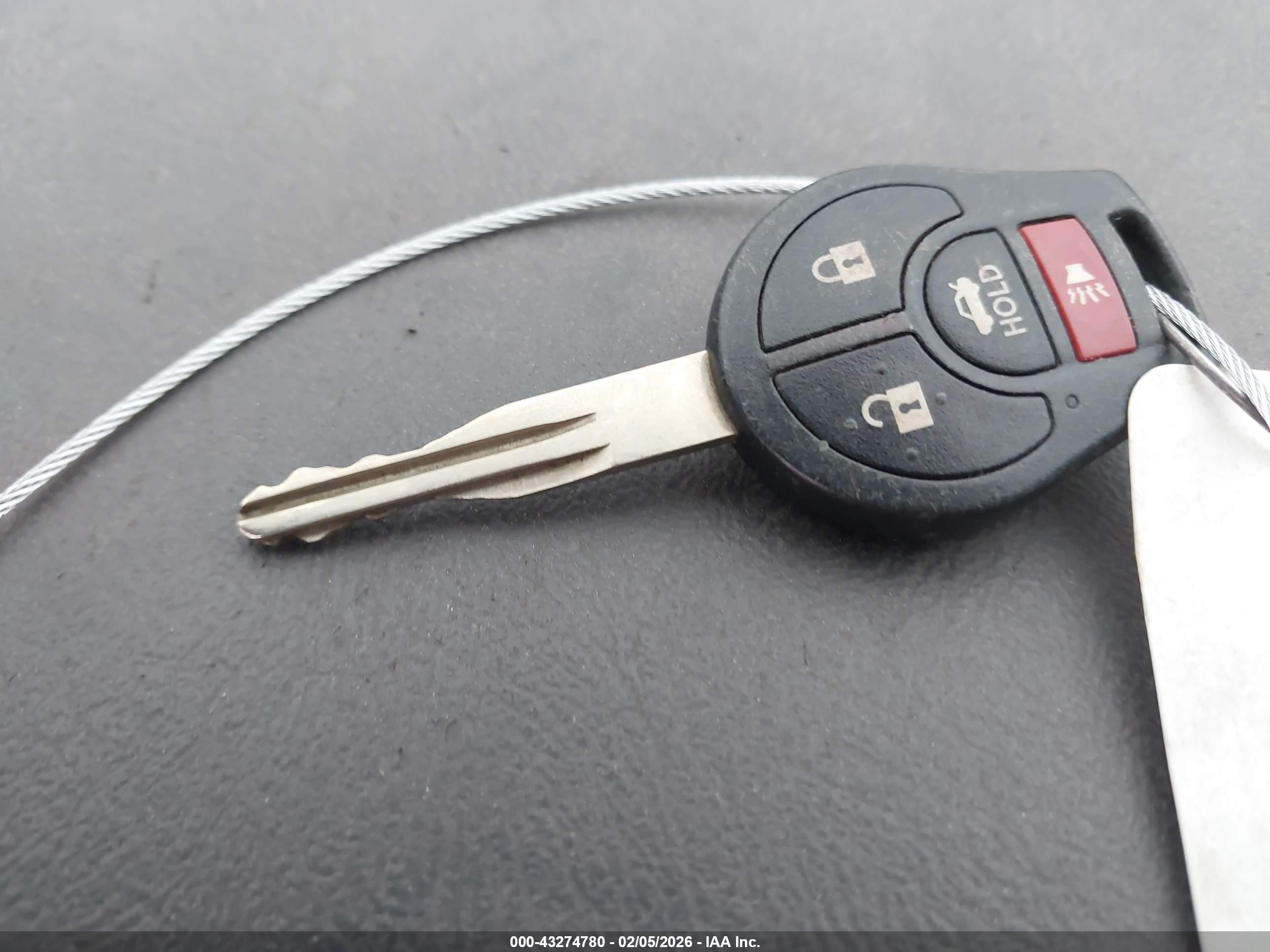 NISSAN VERSA image 11