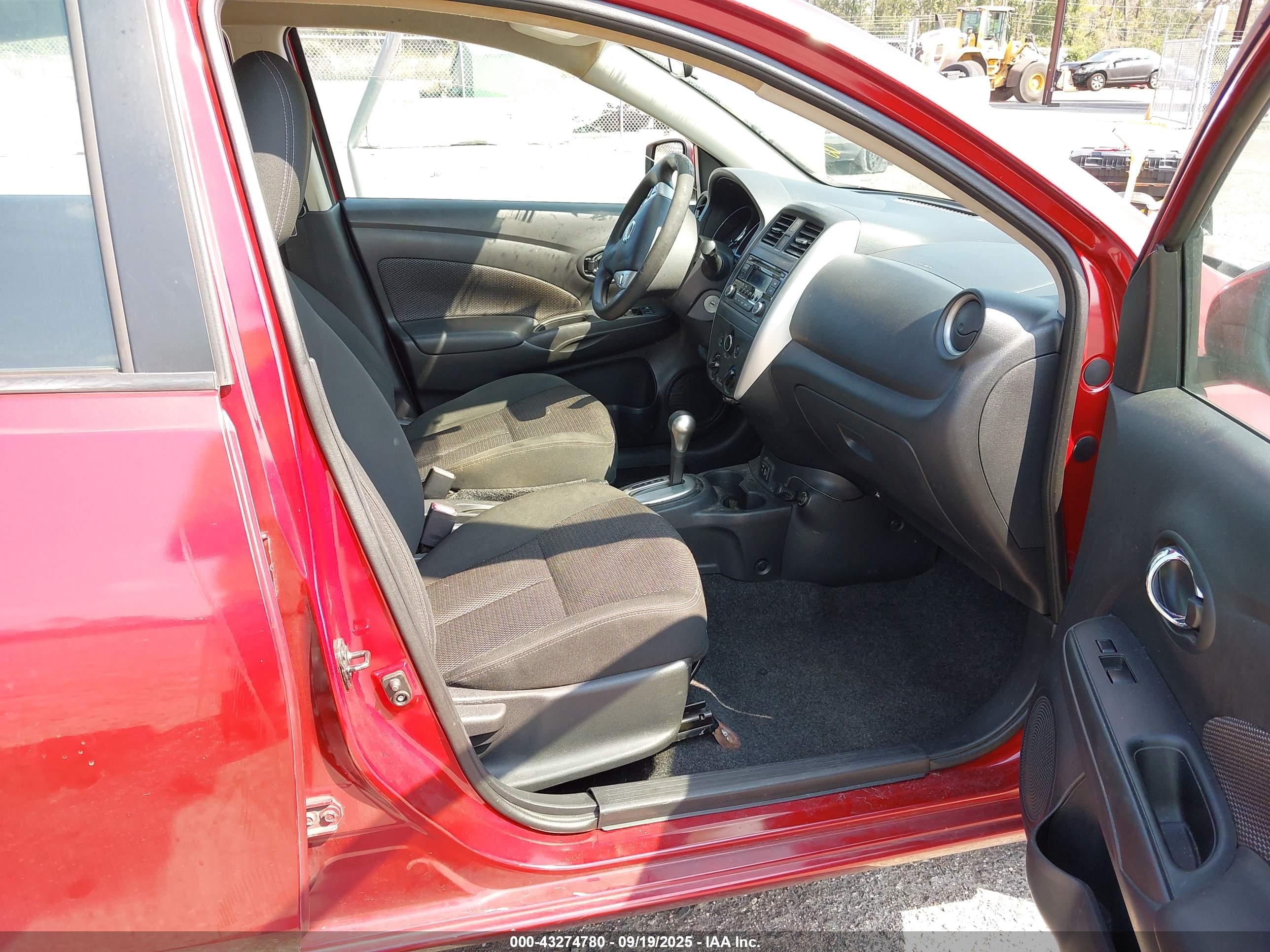 NISSAN VERSA image 5