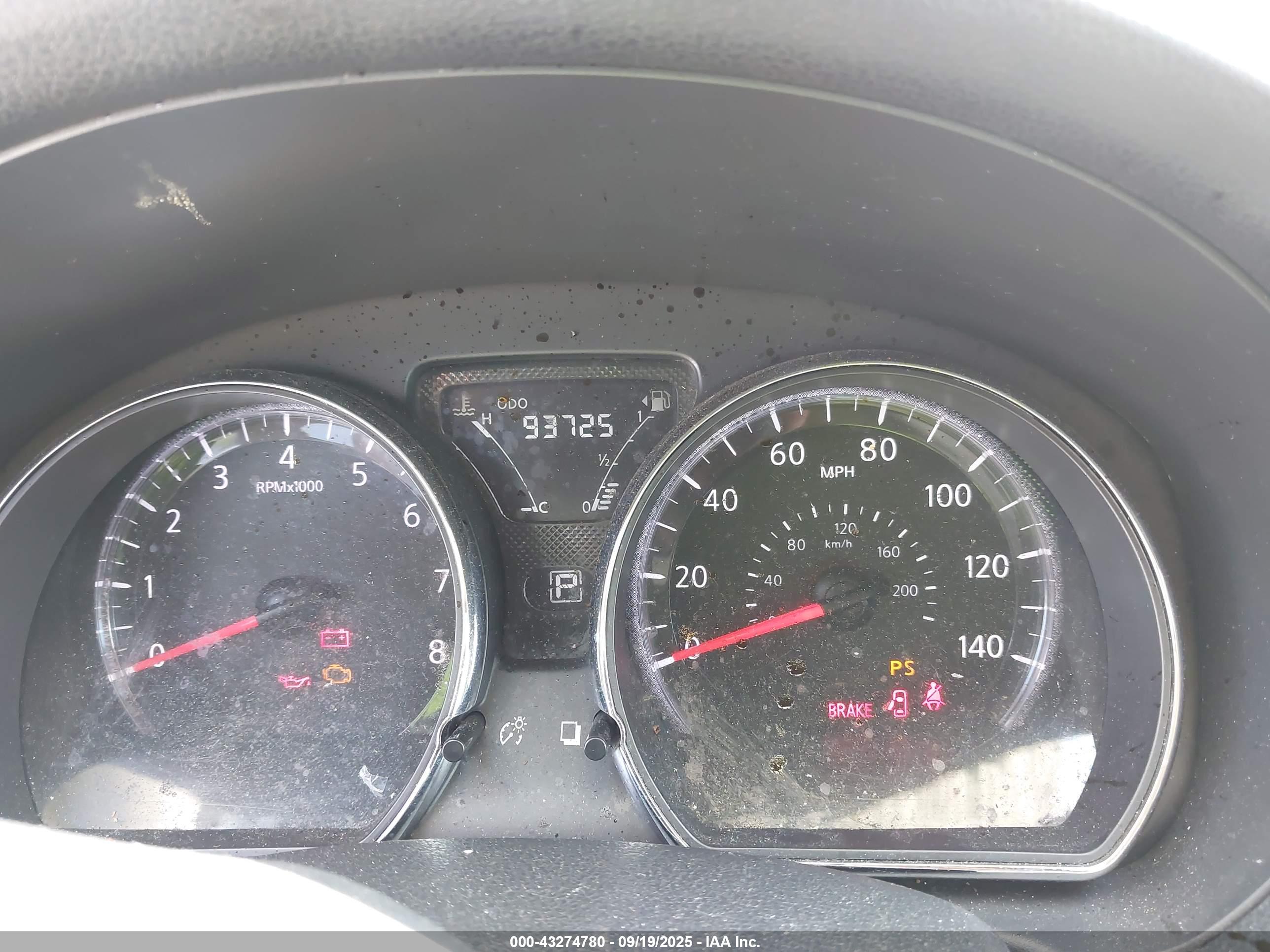NISSAN VERSA image 7