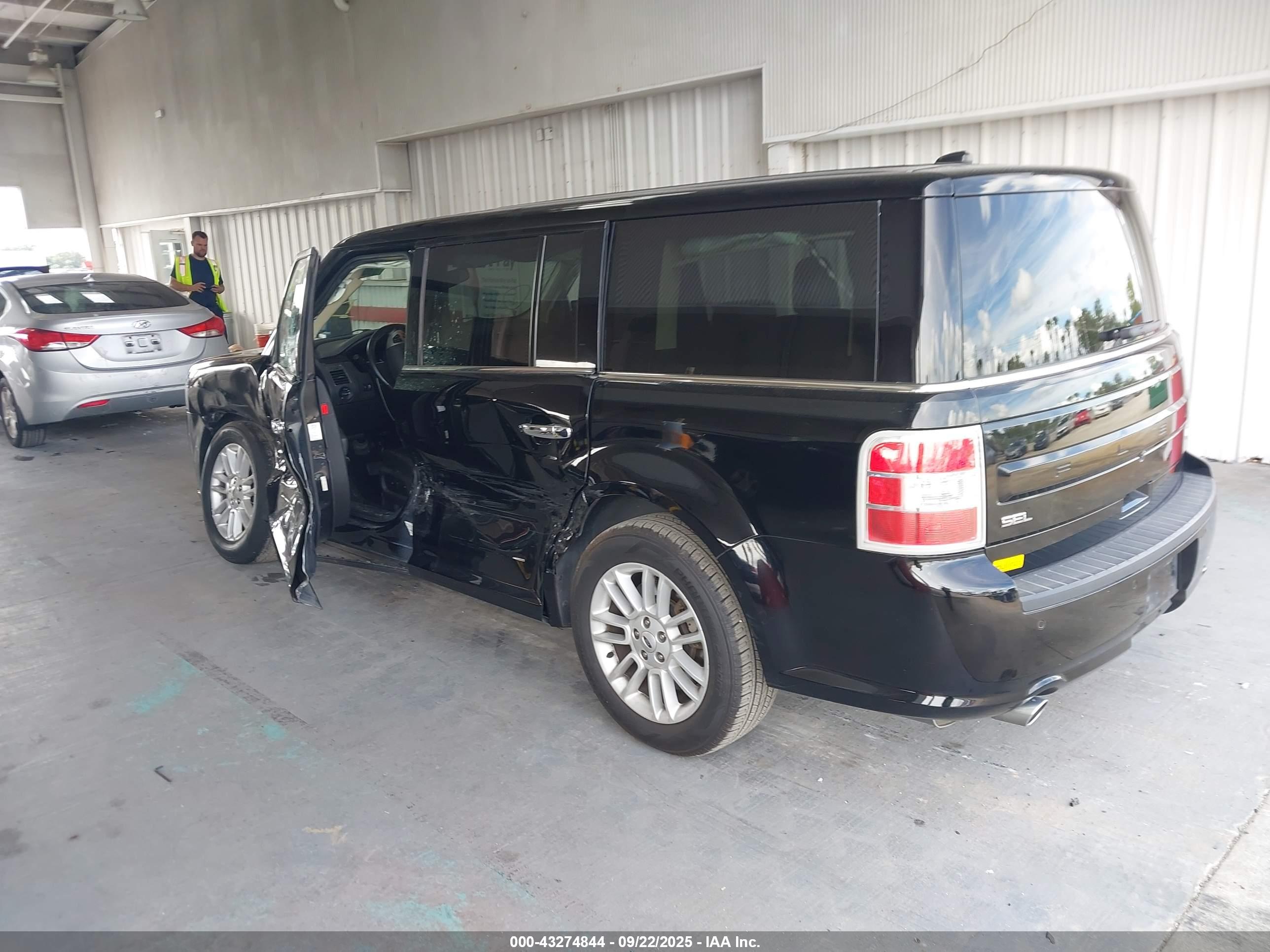 FORD FLEX image 3