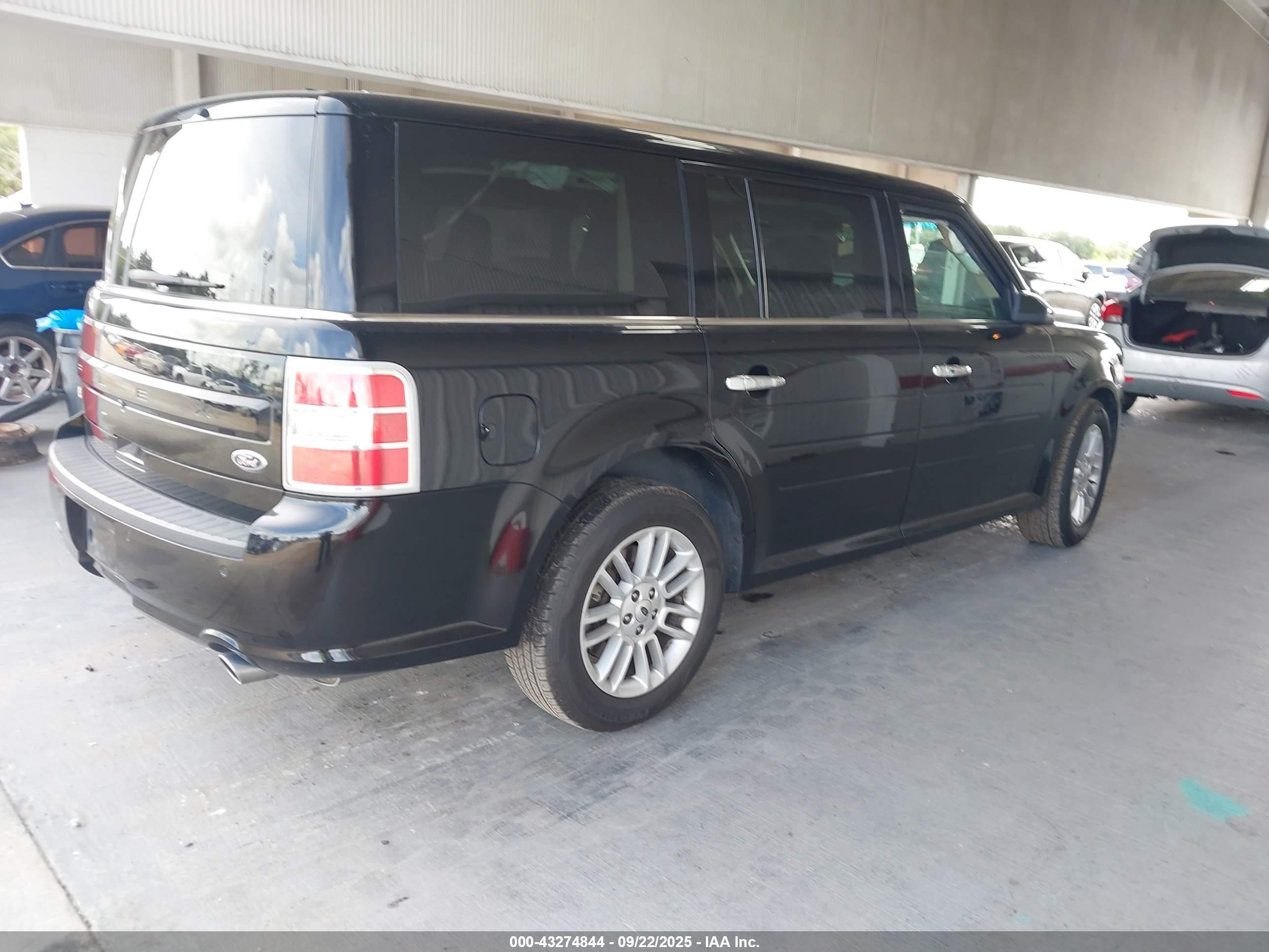 FORD FLEX image 4