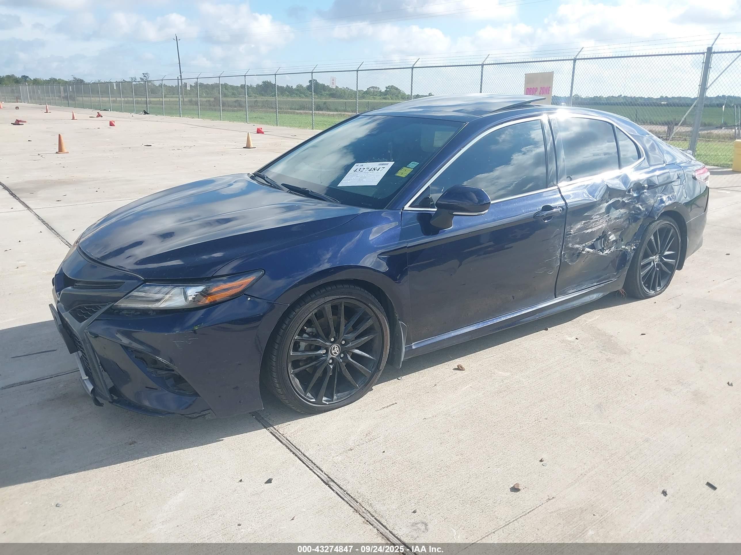 TOYOTA CAMRY image 2
