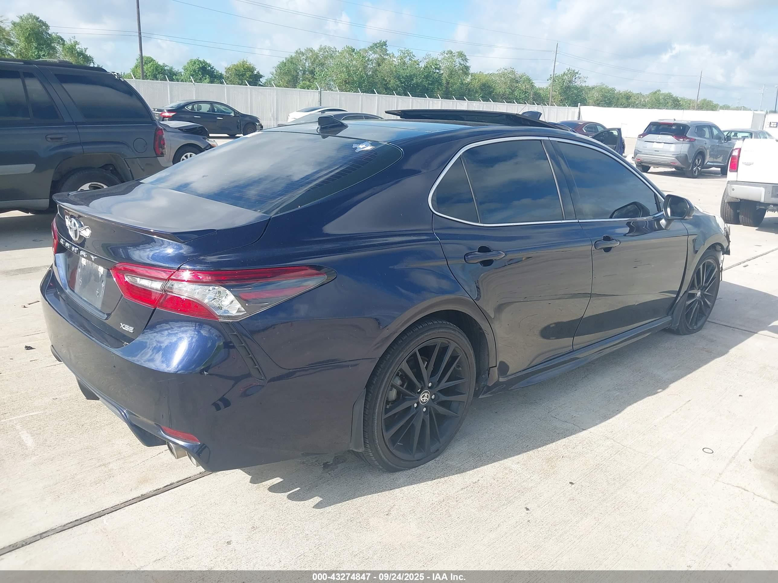 TOYOTA CAMRY image 4