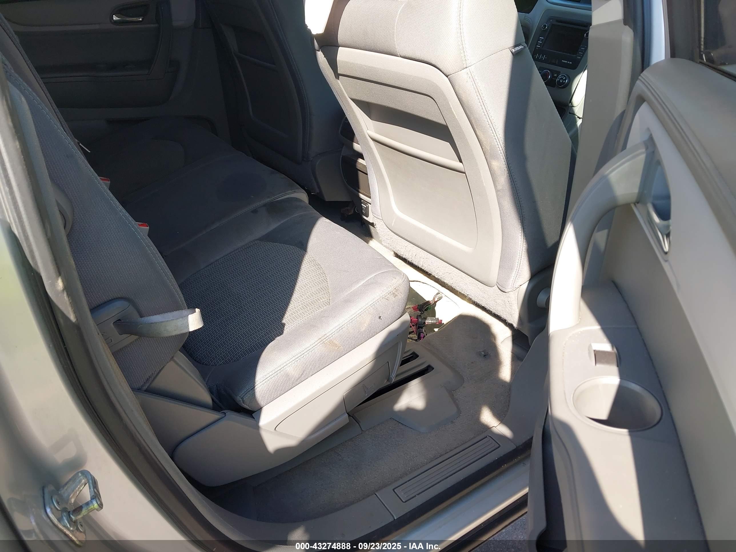 CHEVROLET TRAVERSE image 8