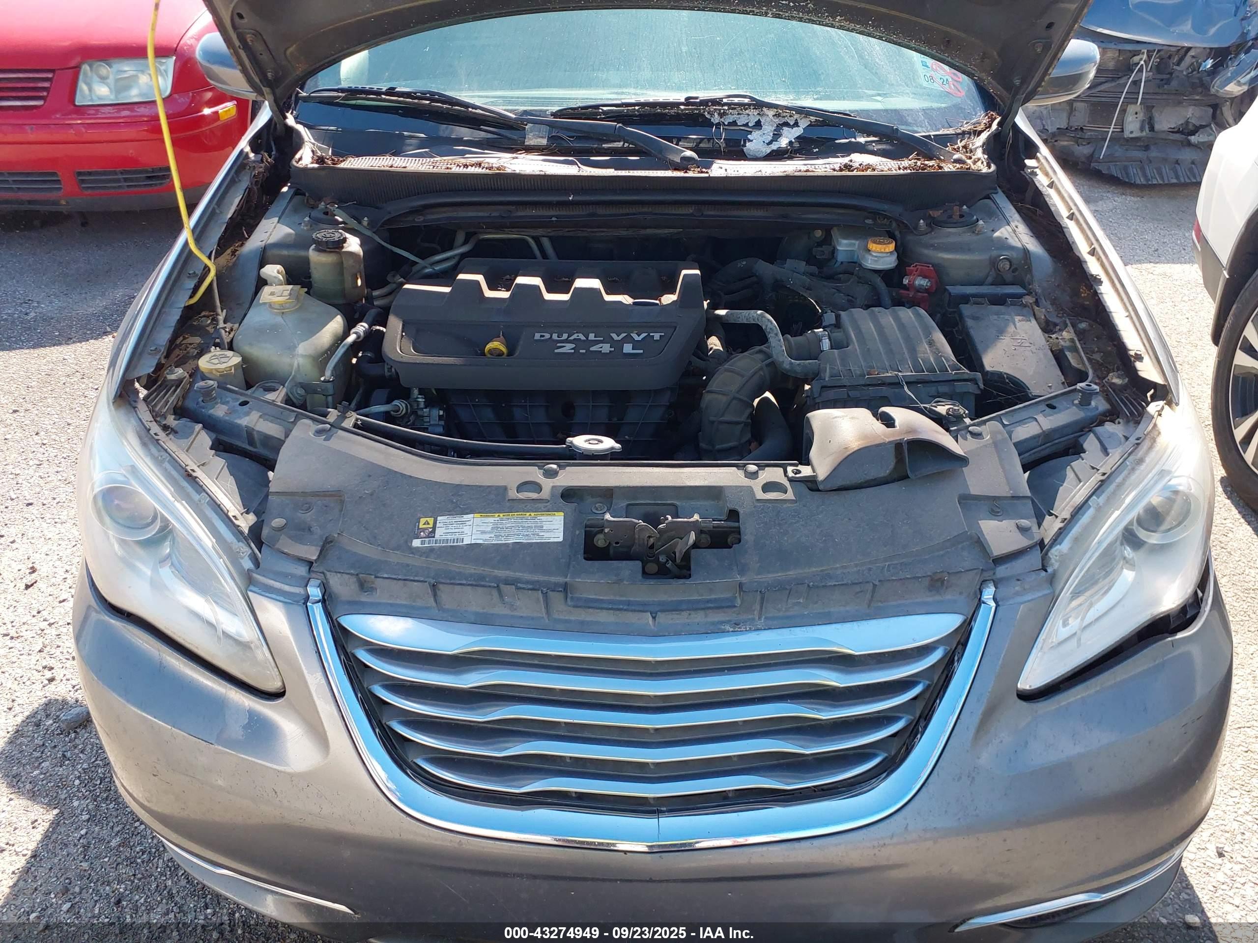 CHRYSLER 200 image 10