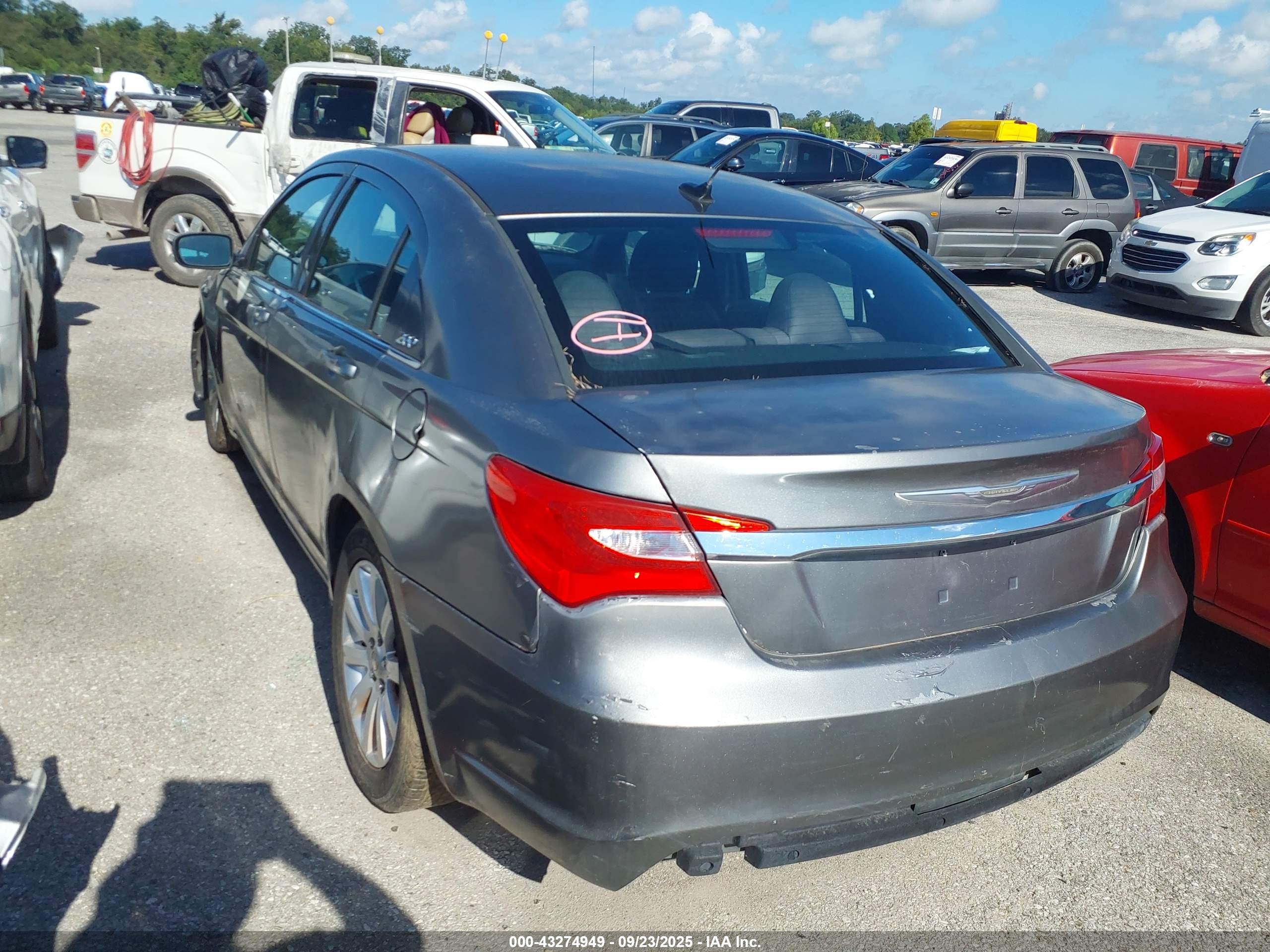 CHRYSLER 200 image 3