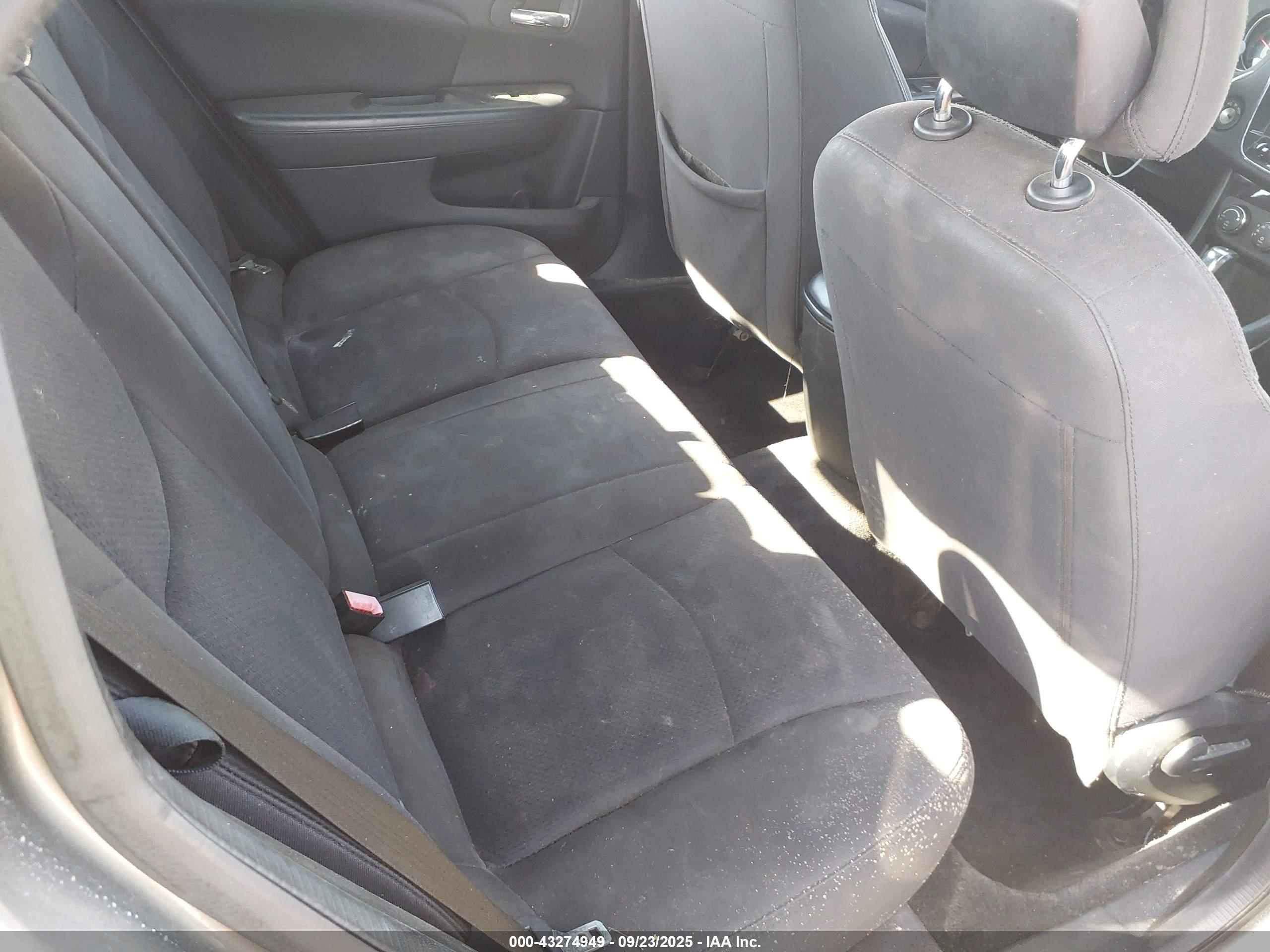 CHRYSLER 200 image 8