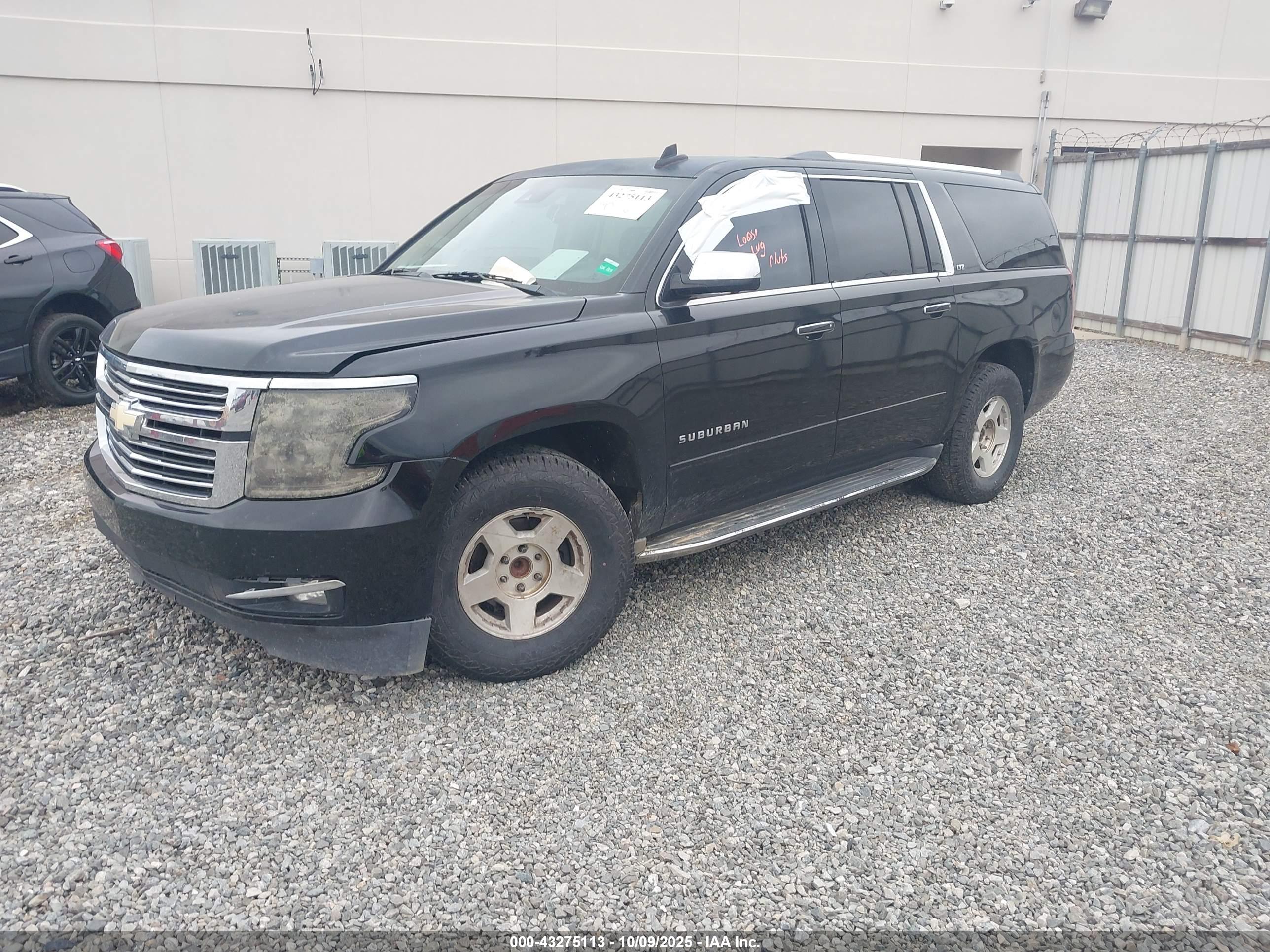 CHEVROLET SUBURBAN image 2