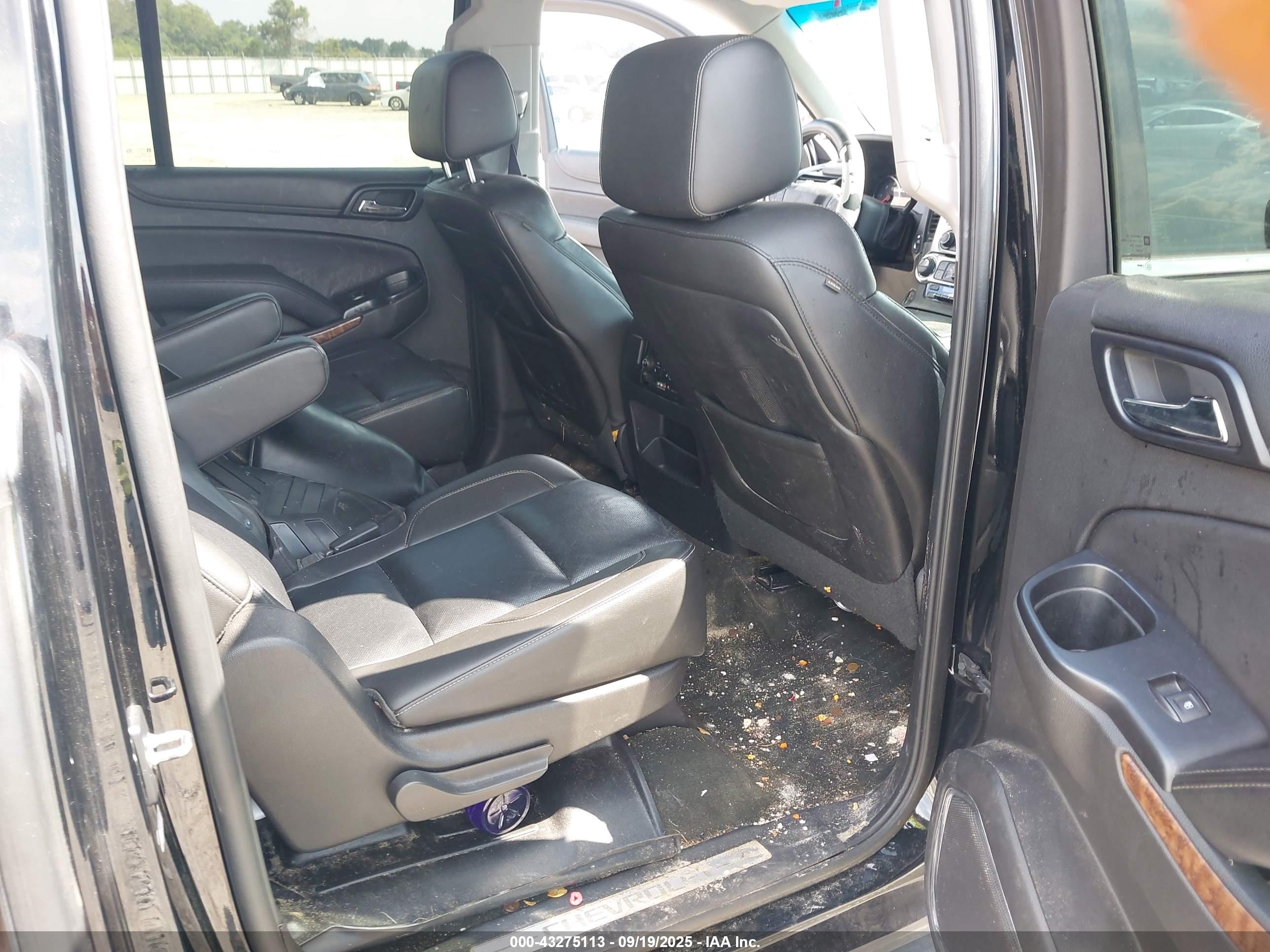 CHEVROLET SUBURBAN image 8