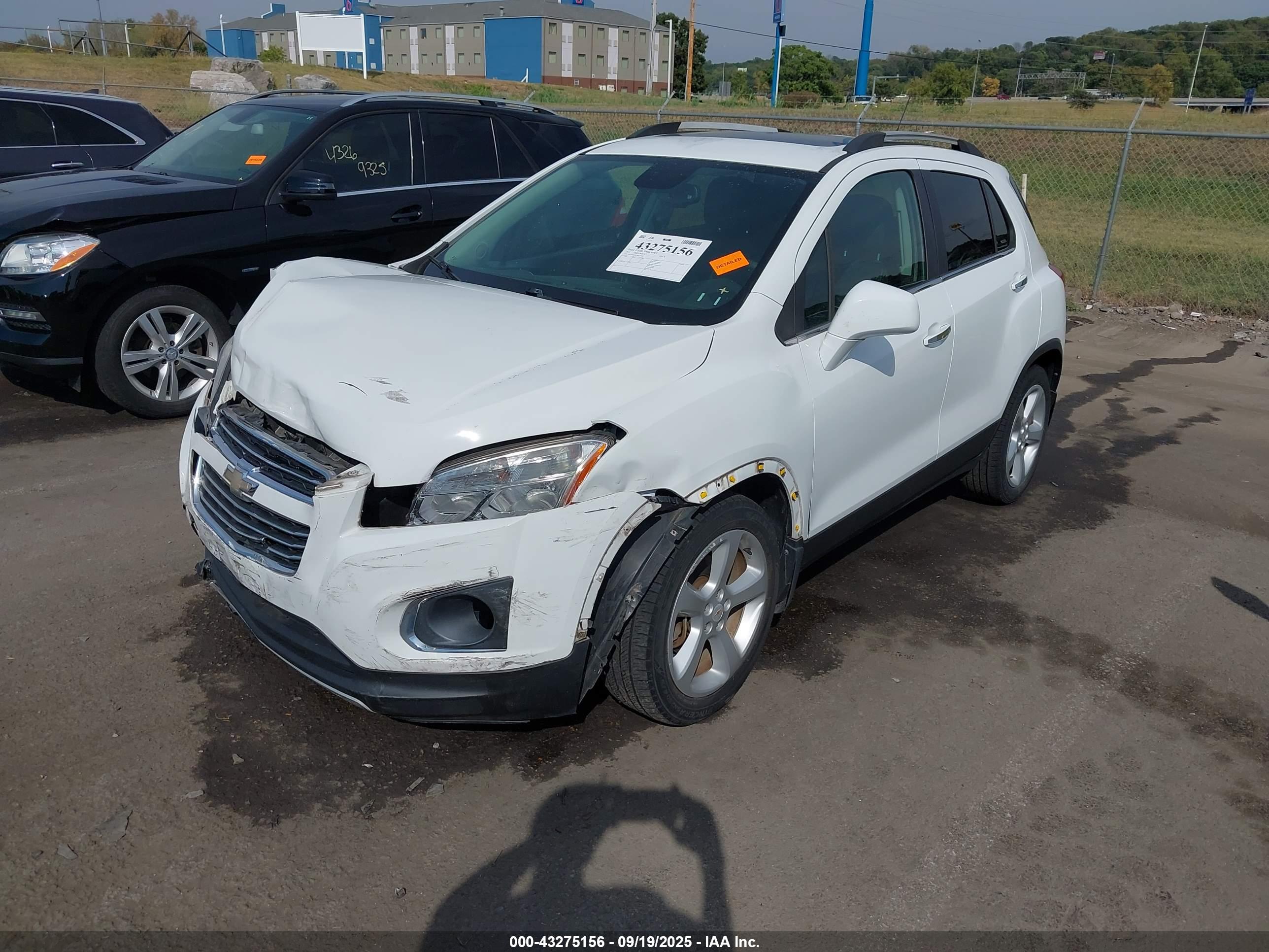 CHEVROLET TRAX image 2