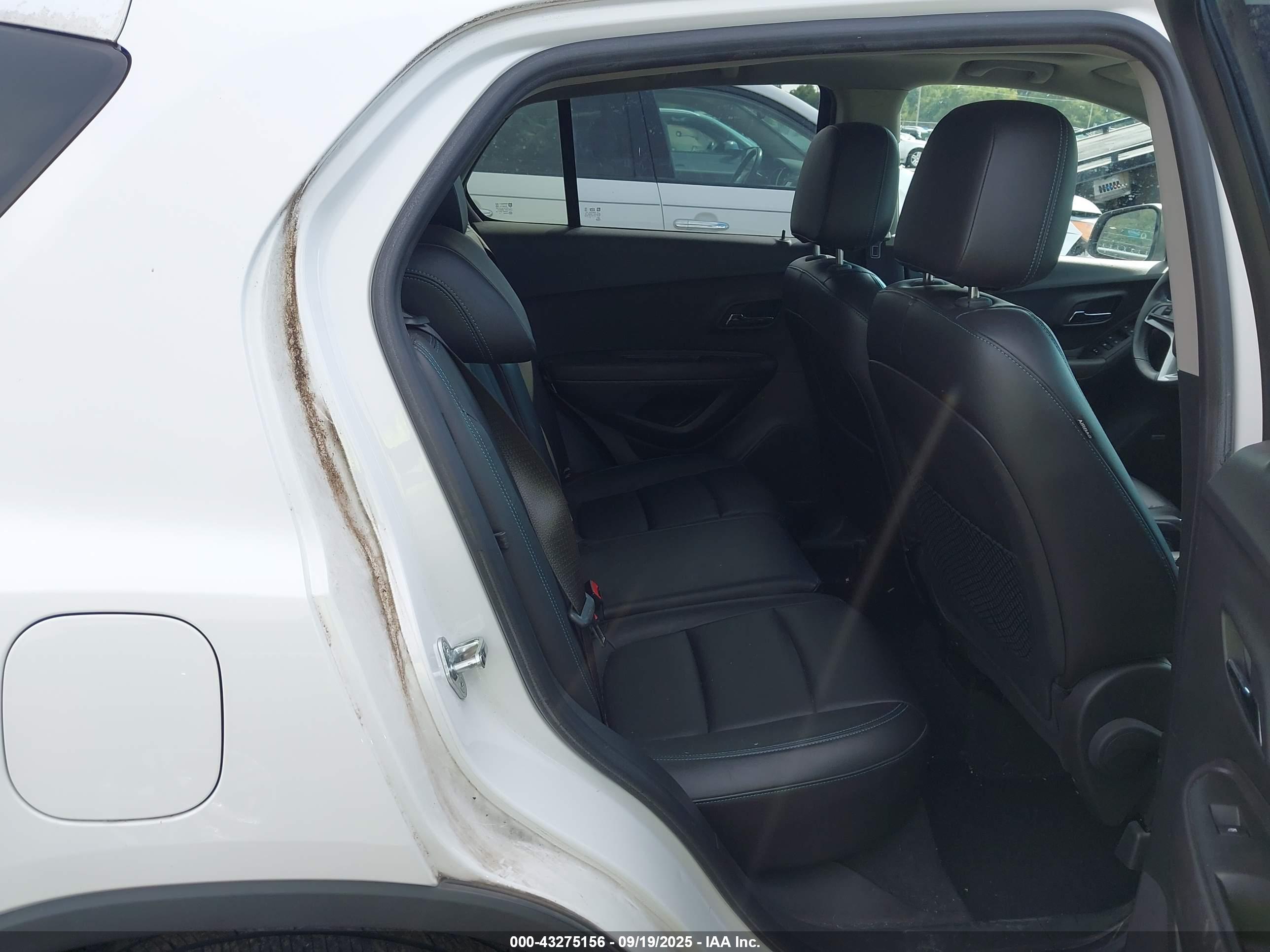 CHEVROLET TRAX image 8