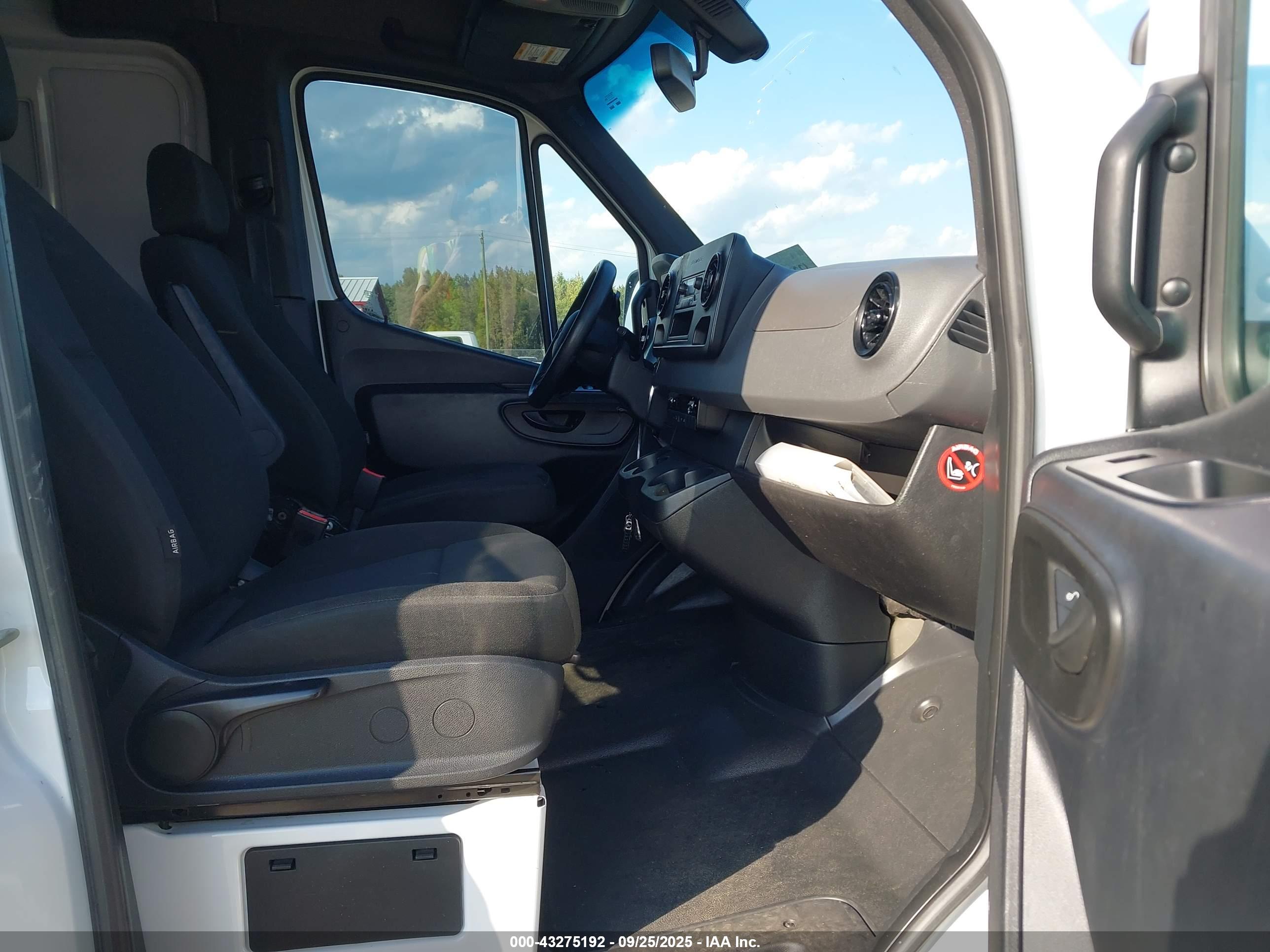 MERCEDES-BENZ SPRINTER image 5