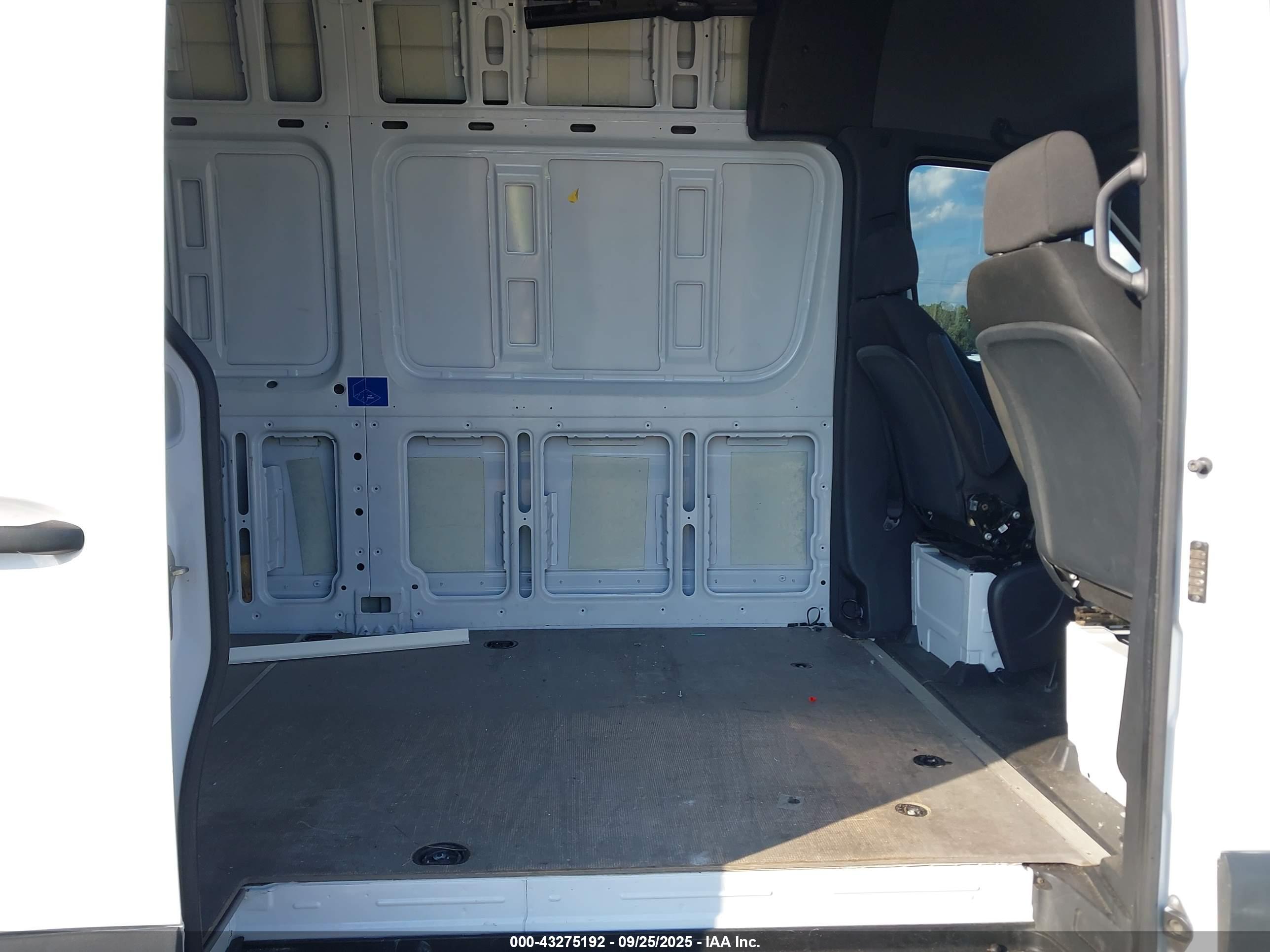 MERCEDES-BENZ SPRINTER image 8